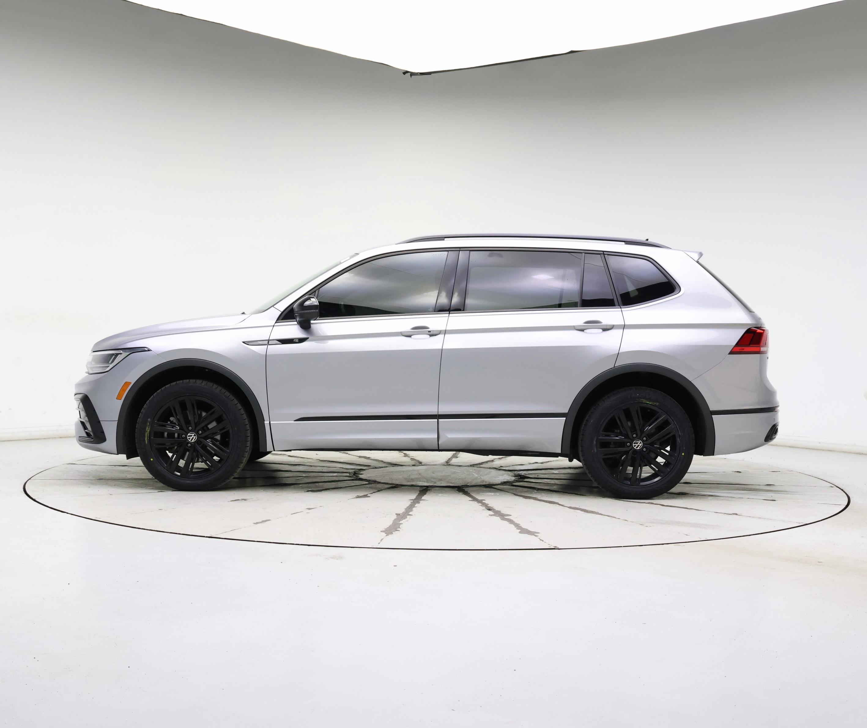 Thumbnail: 2022 Volkswagen Tiguan - 3