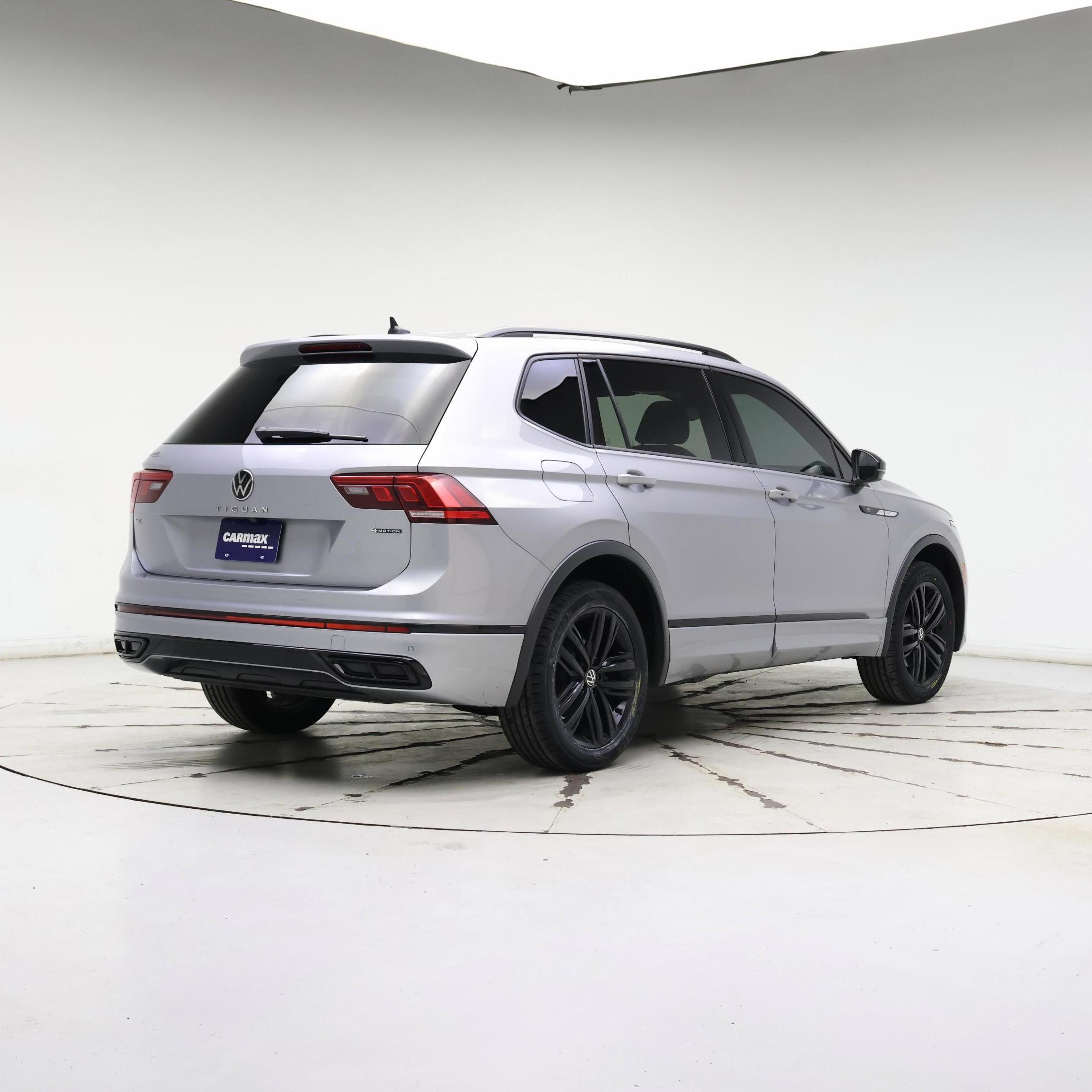 Thumbnail: 2022 Volkswagen Tiguan - 8