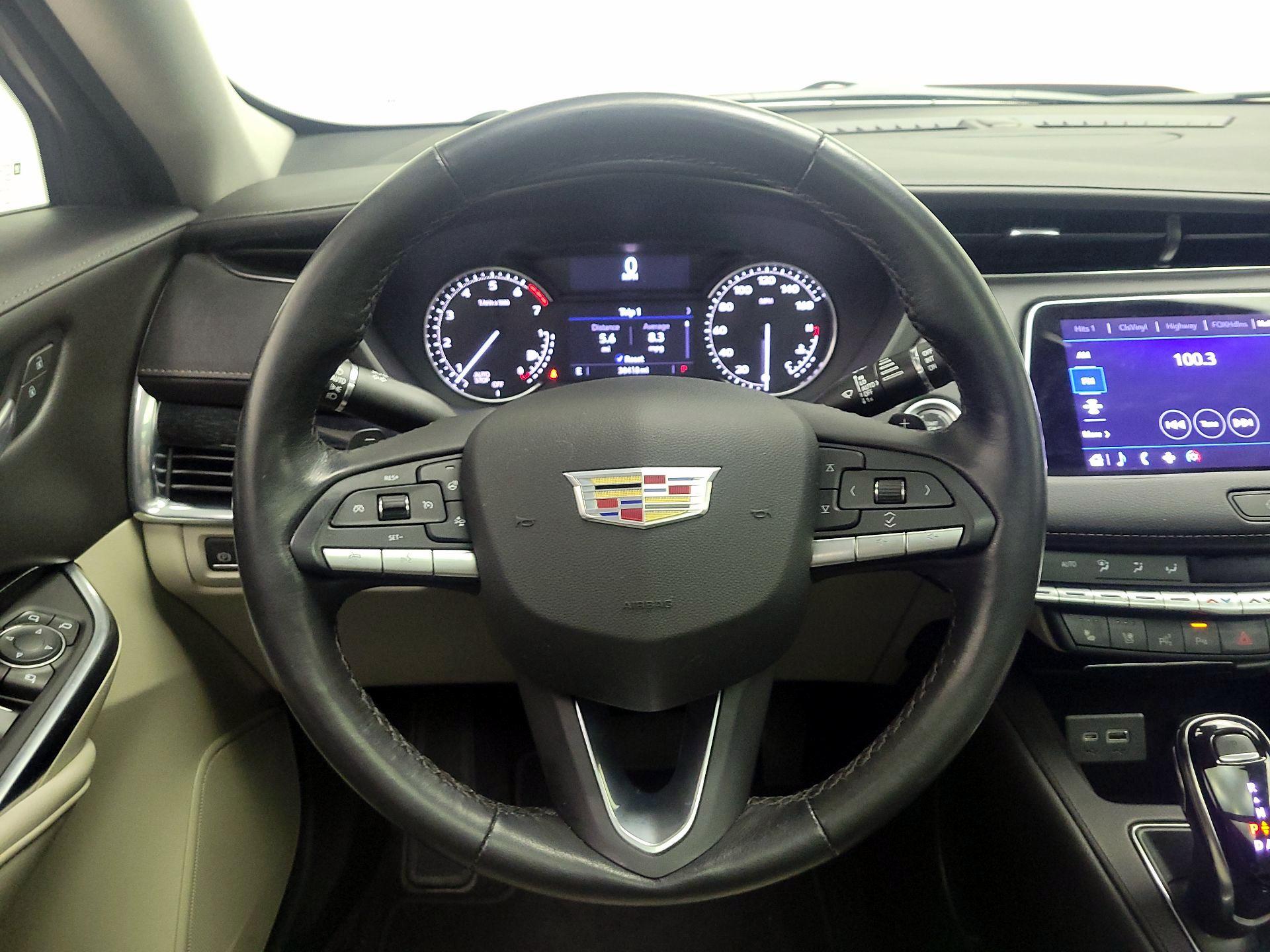 Thumbnail: 2022 Cadillac XT4 - 10