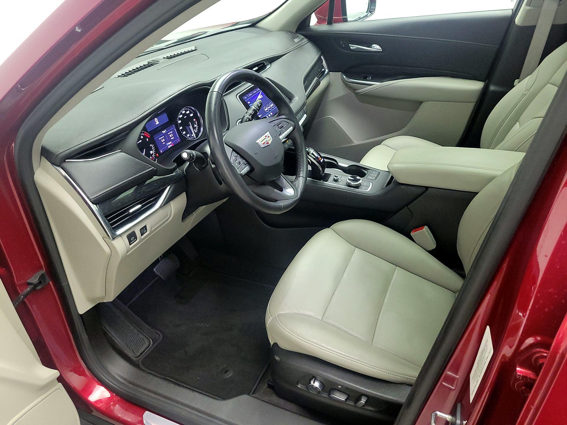 Thumbnail: 2022 Cadillac XT4 - 11