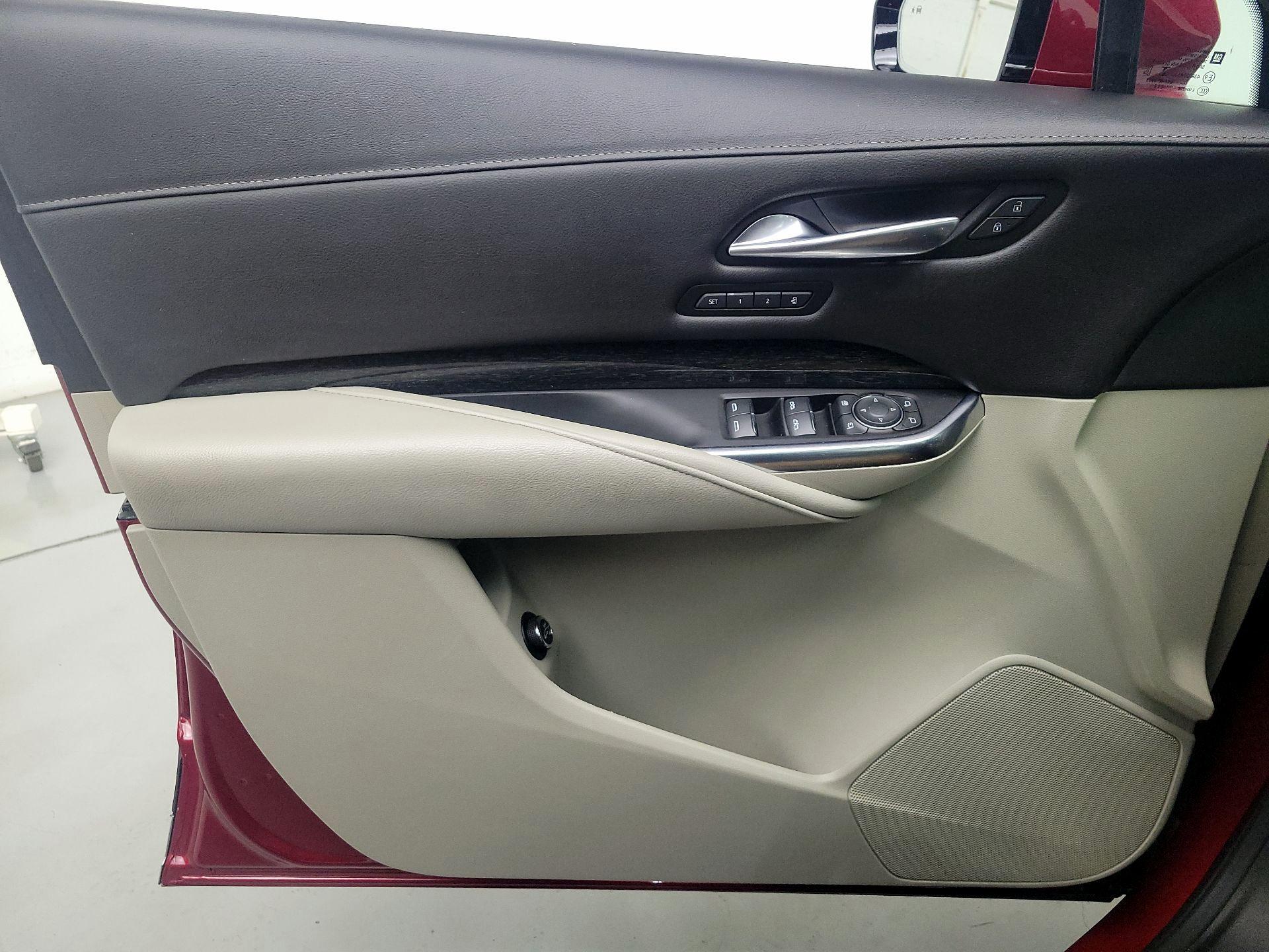 Thumbnail: 2022 Cadillac XT4 - 12