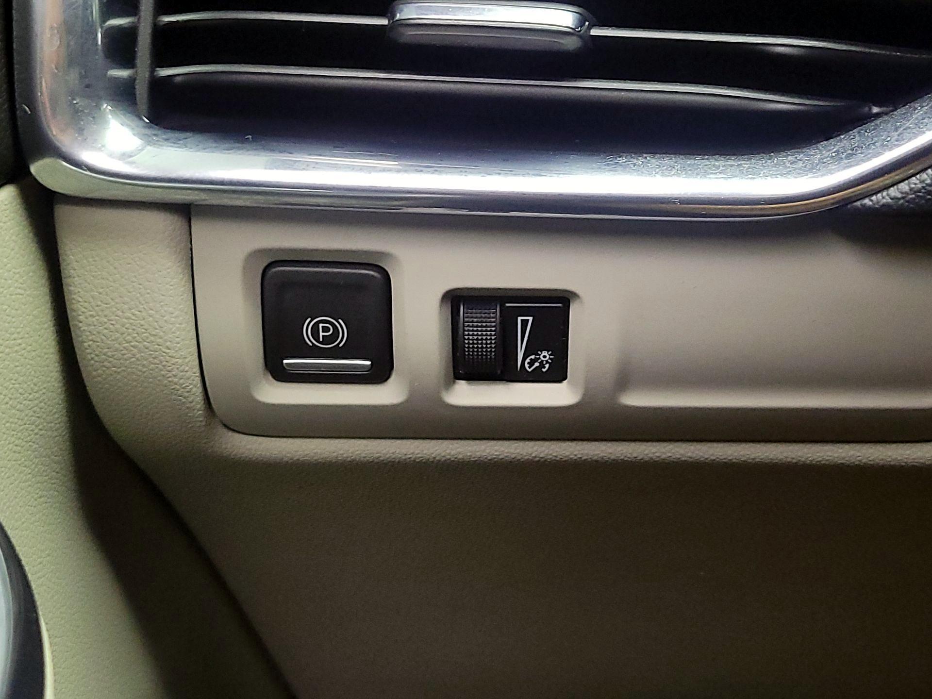 Thumbnail: 2022 Cadillac XT4 - 13