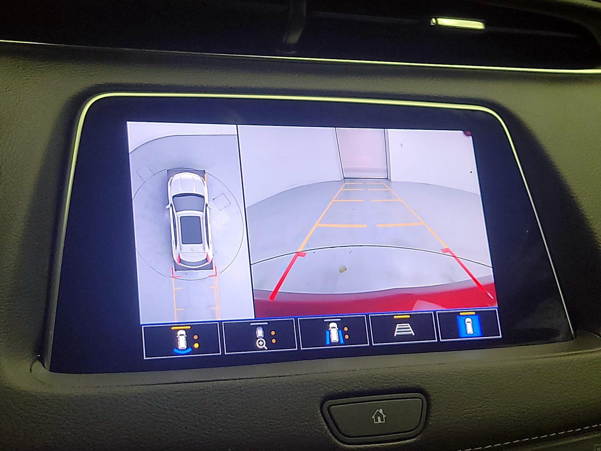 Thumbnail: 2022 Cadillac XT4 - 14