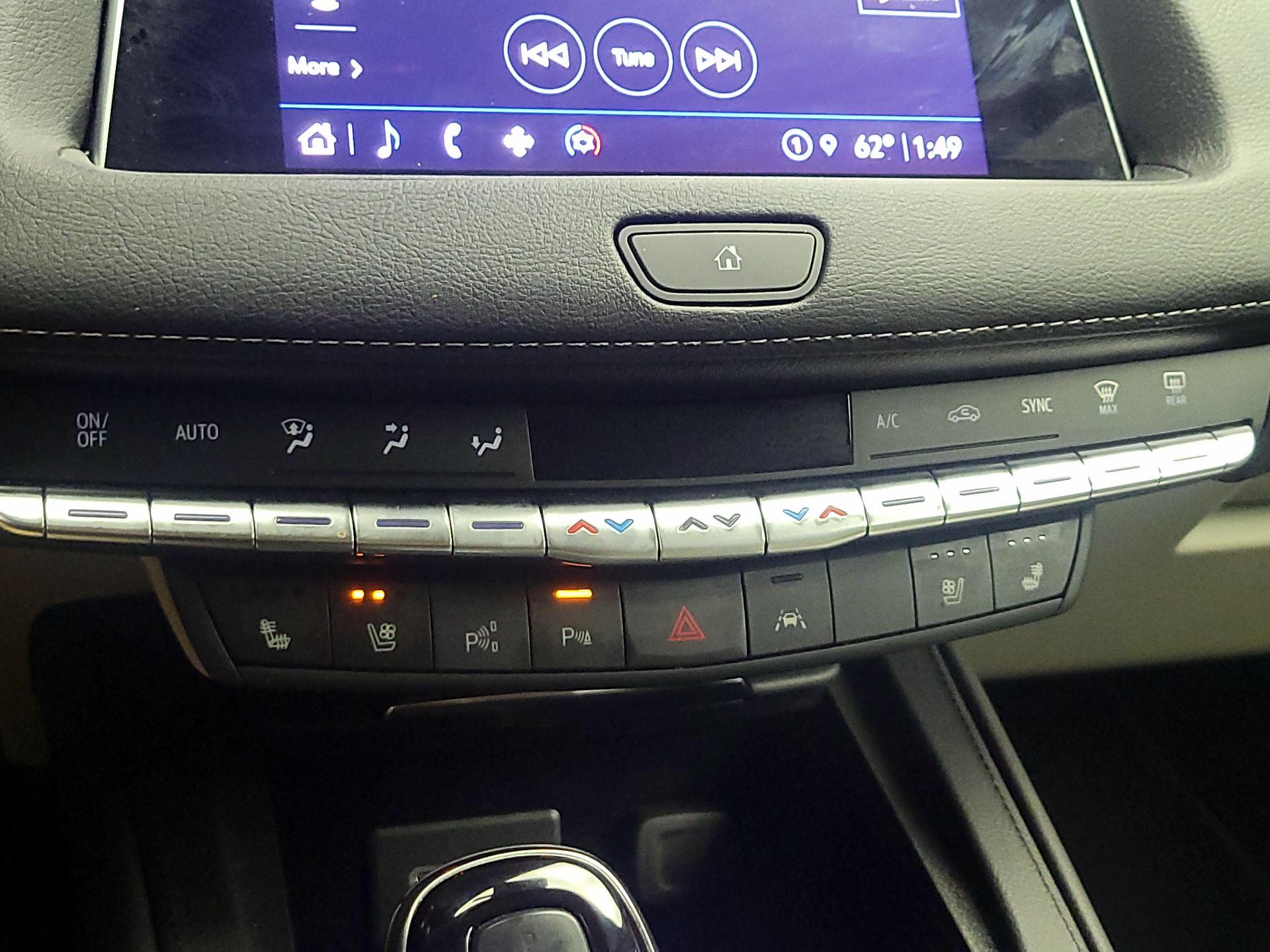 Thumbnail: 2022 Cadillac XT4 - 16