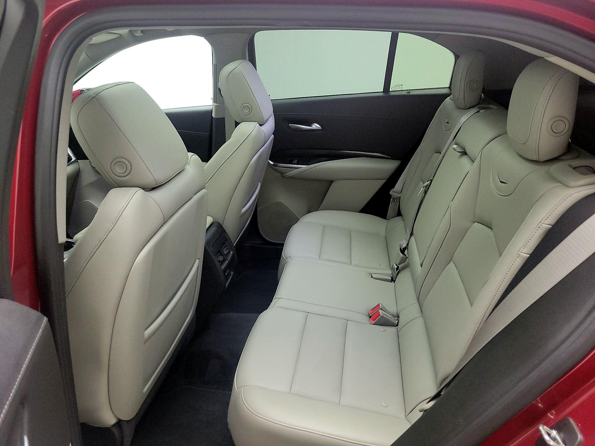 Thumbnail: 2022 Cadillac XT4 - 20