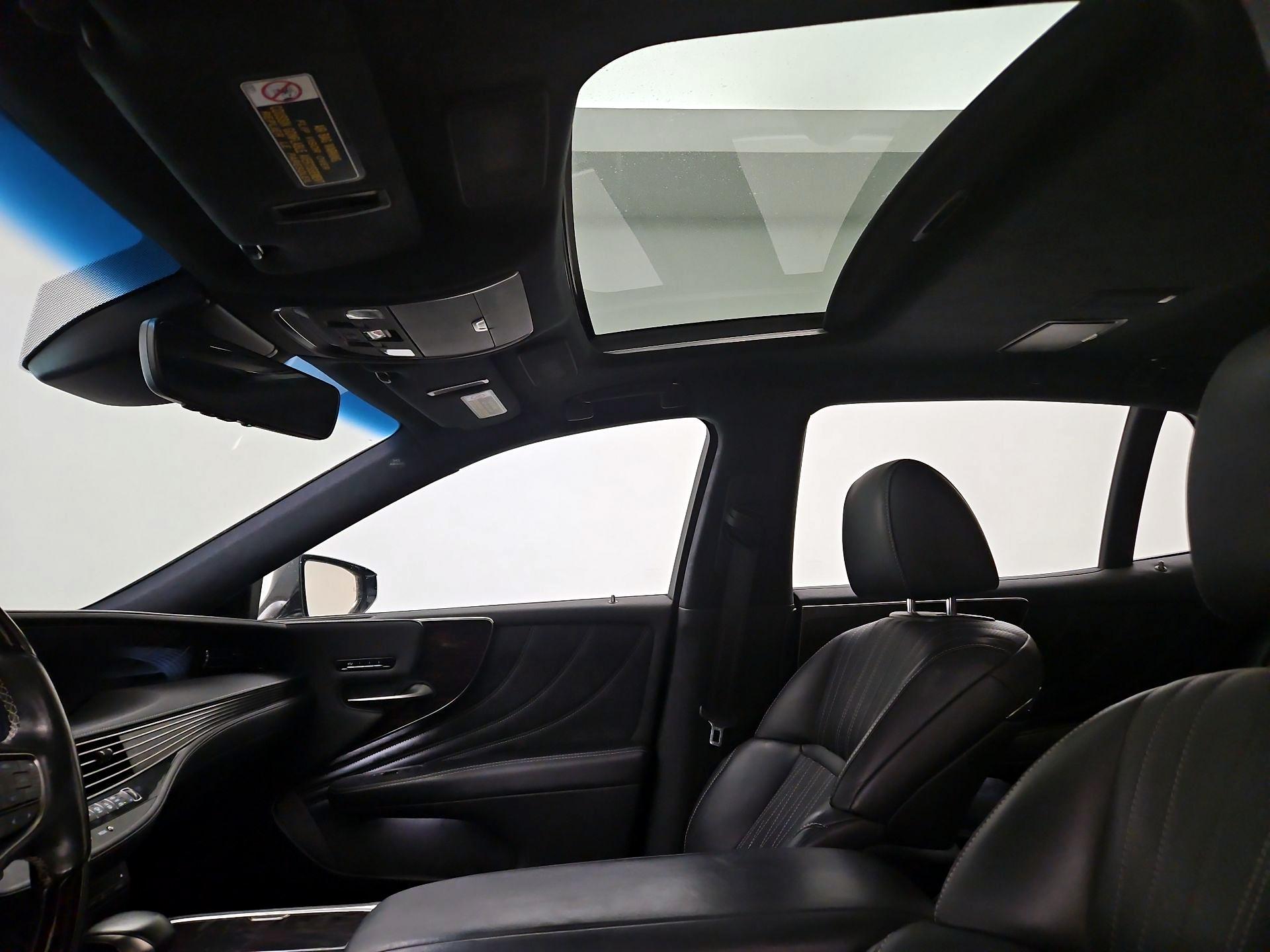 Thumbnail: 2018 Lexus LS - 18