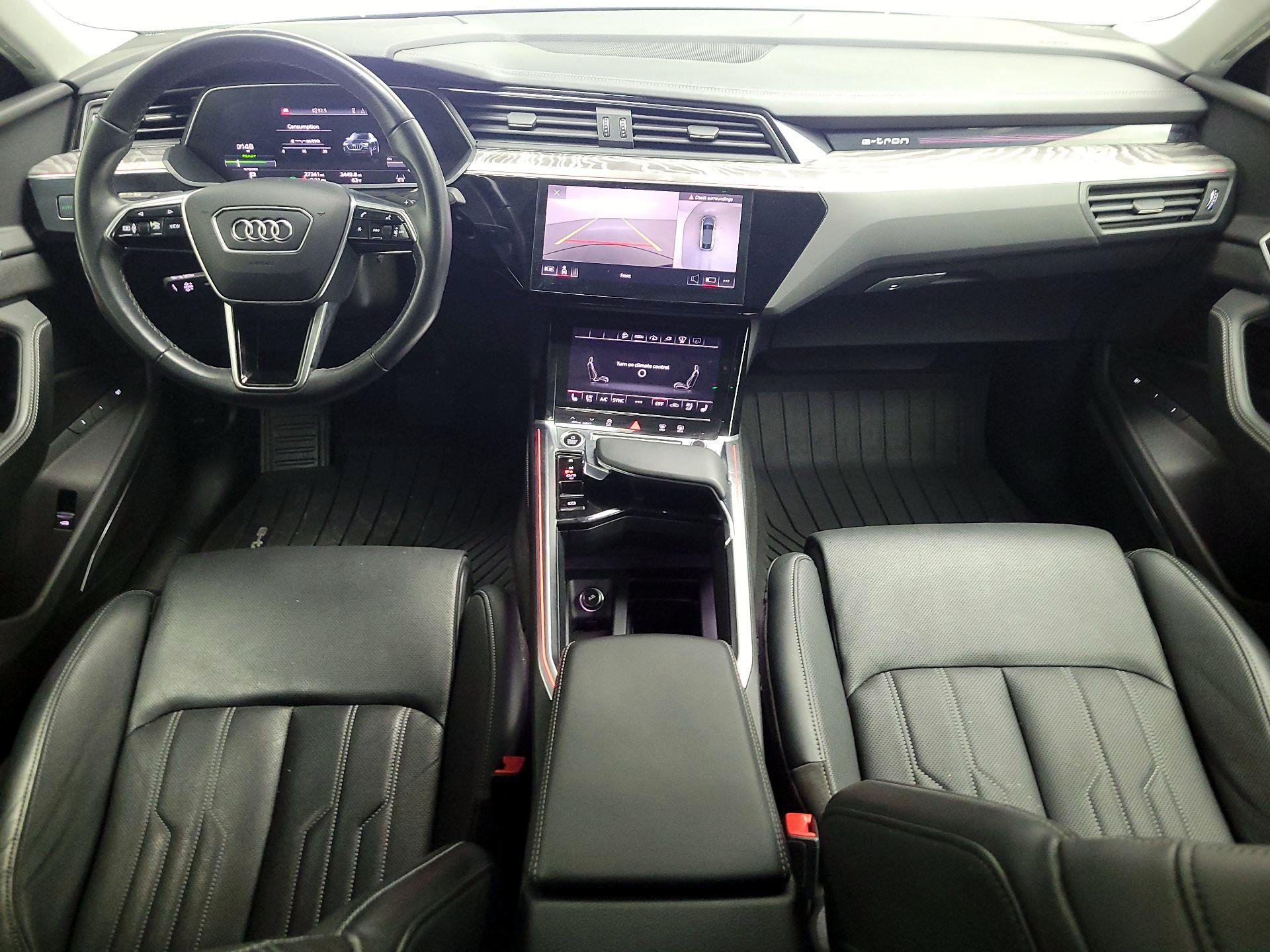 Thumbnail: 2022 Audi e-tron S - 9