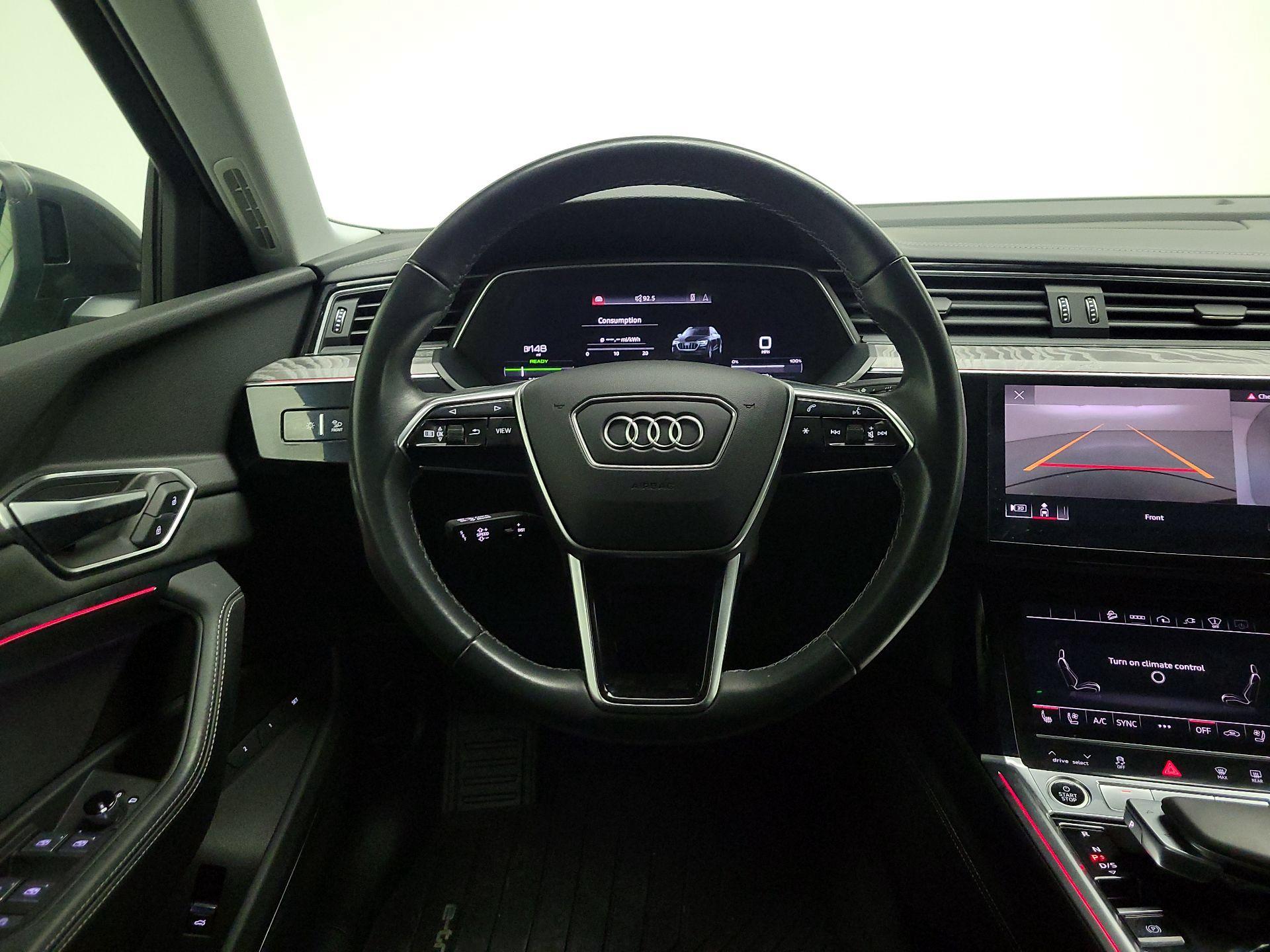 Thumbnail: 2022 Audi e-tron S - 10