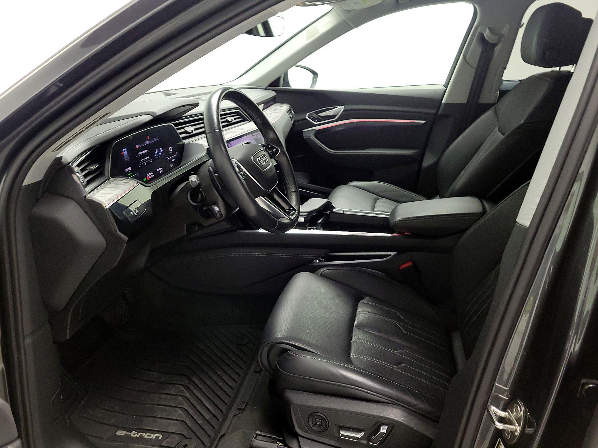 Thumbnail: 2022 Audi e-tron S - 11