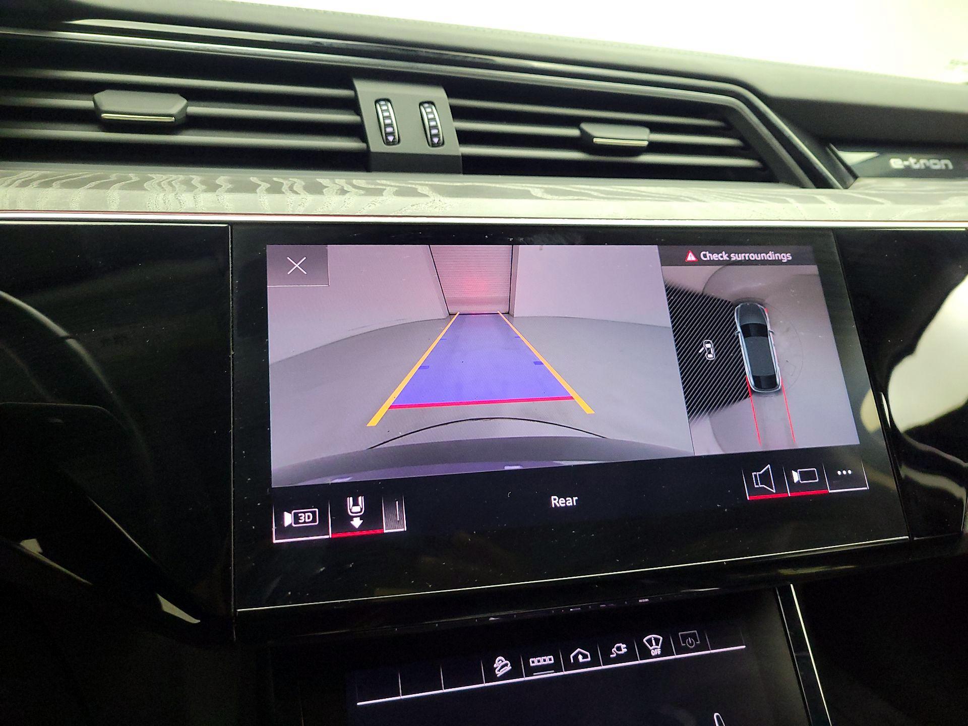 Thumbnail: 2022 Audi e-tron S - 13