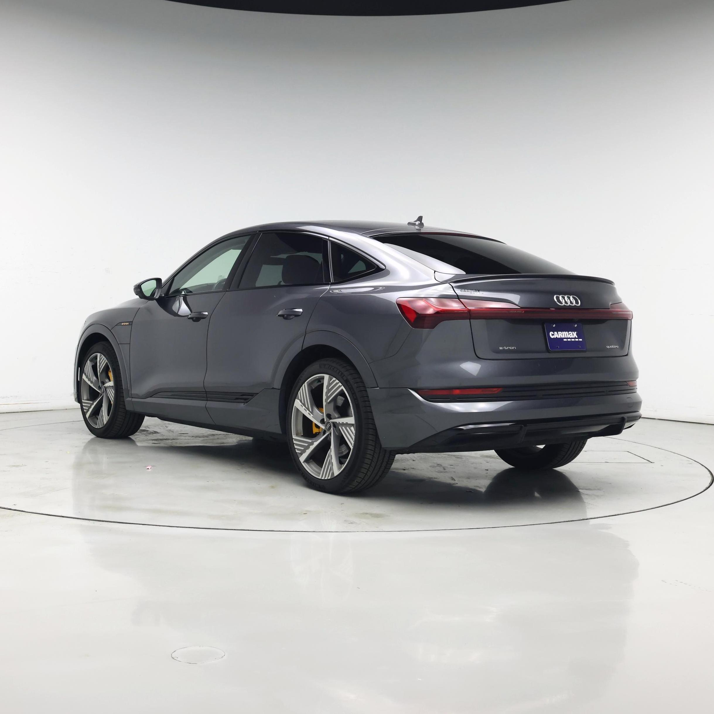 Thumbnail: 2022 Audi e-tron S - 2