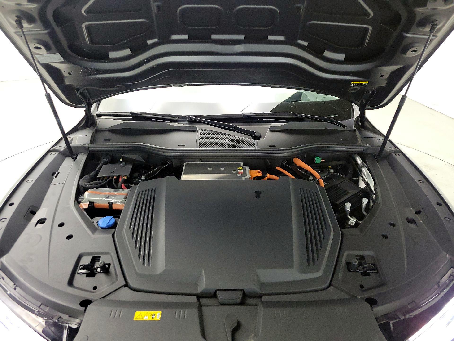 Thumbnail: 2022 Audi e-tron S - 19