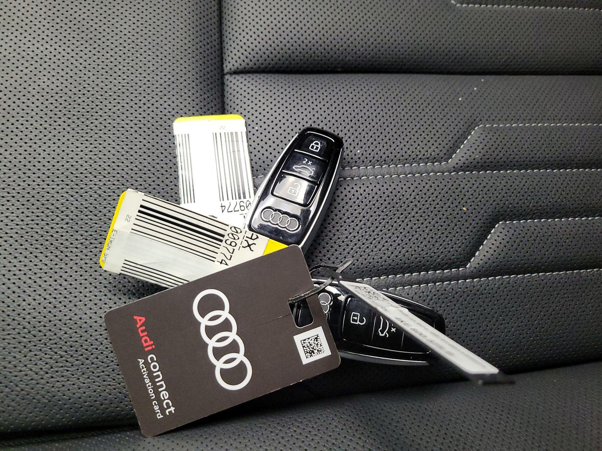 Thumbnail: 2022 Audi e-tron S - 20