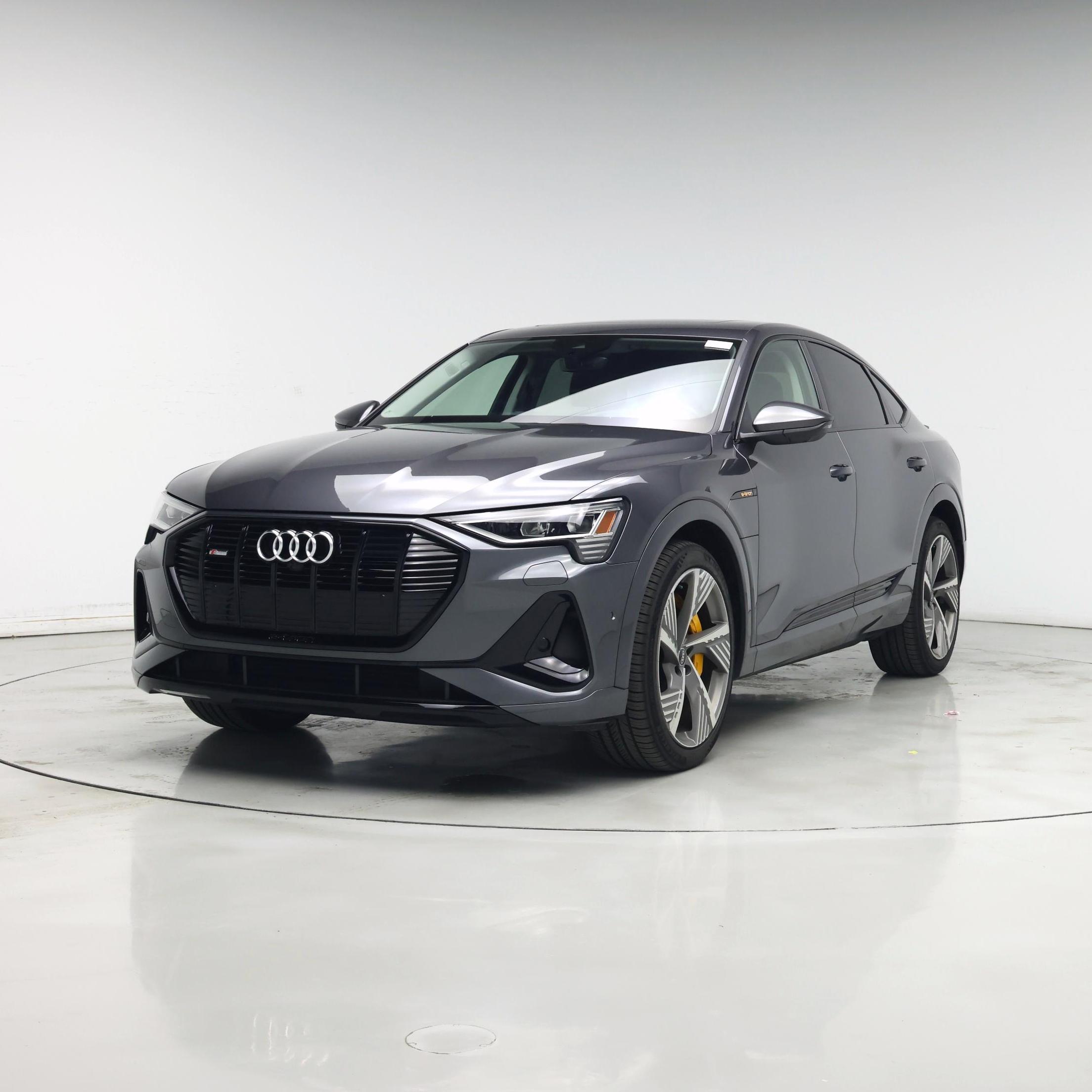 Thumbnail: 2022 Audi e-tron S - 4