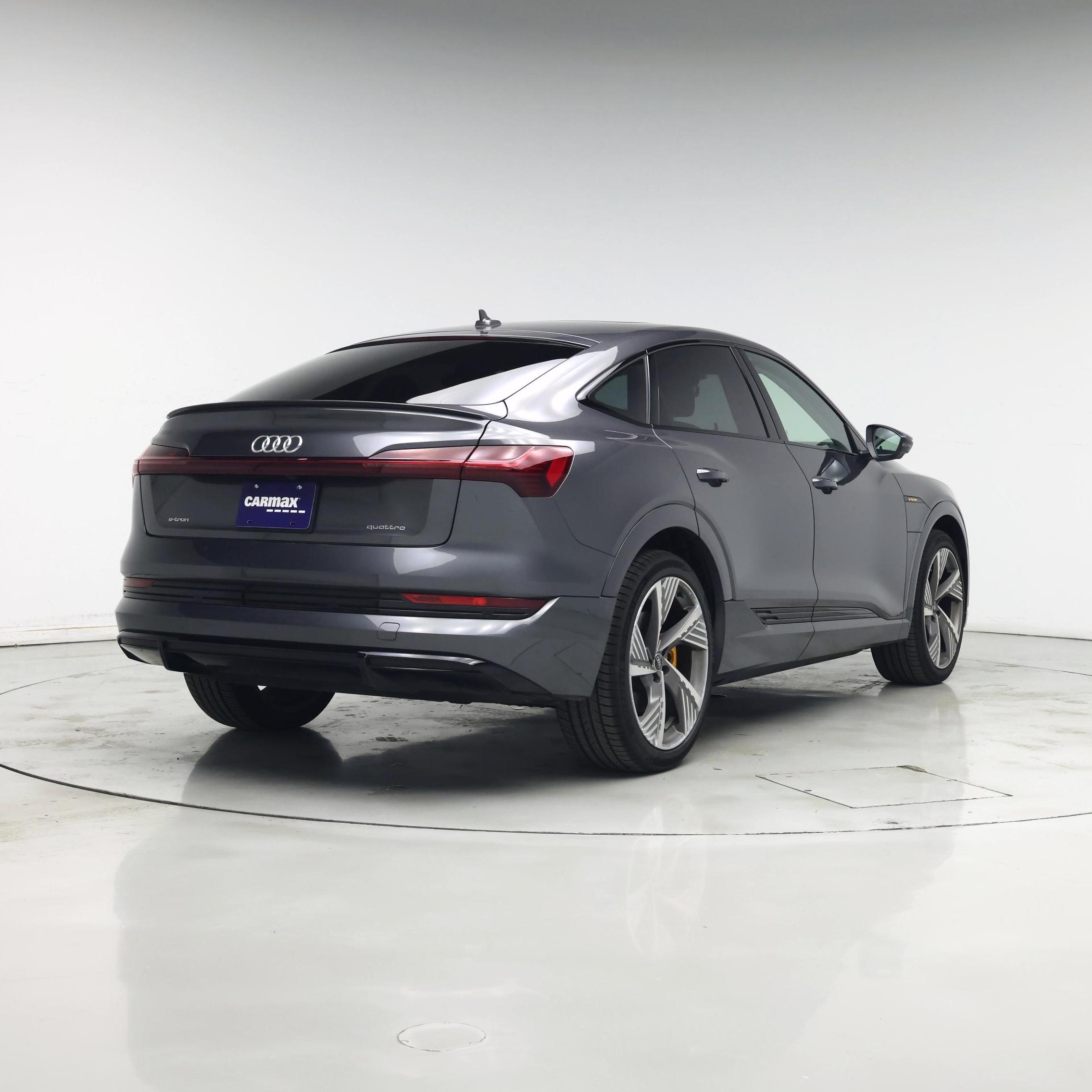 Thumbnail: 2022 Audi e-tron S - 8