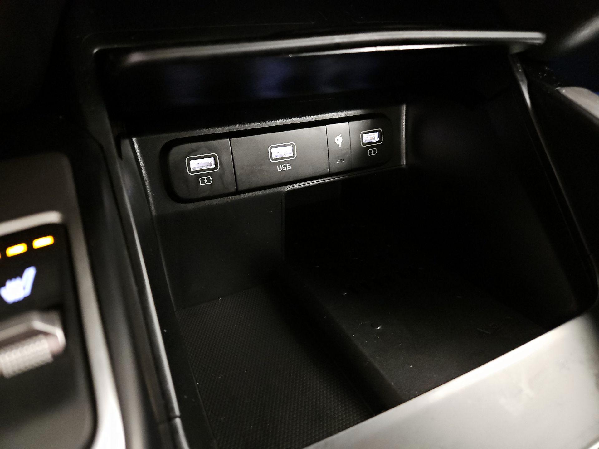 Thumbnail: 2022 Kia Sorento - 19