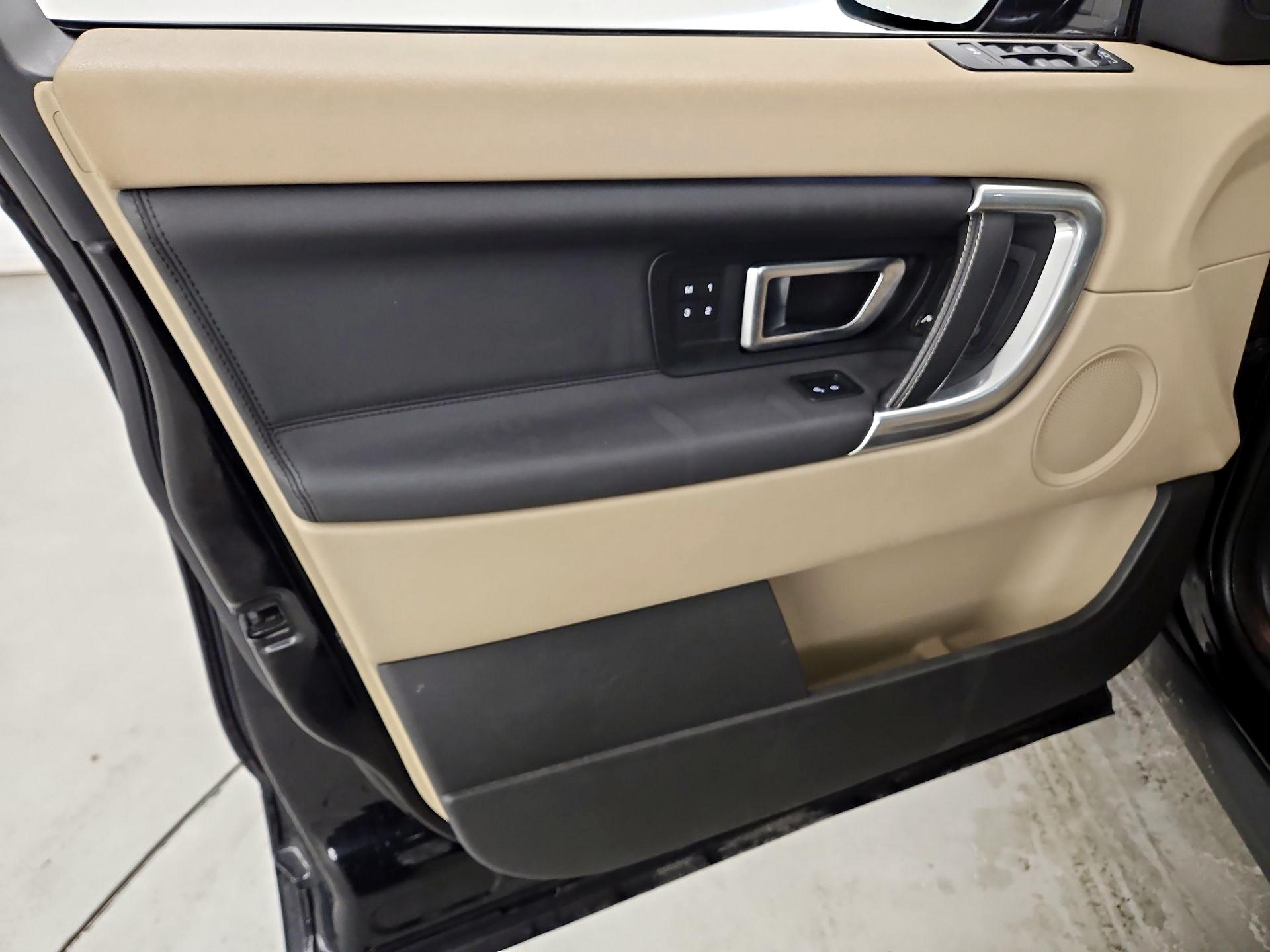 Thumbnail: 2019 Land Rover Discovery Sport - 12