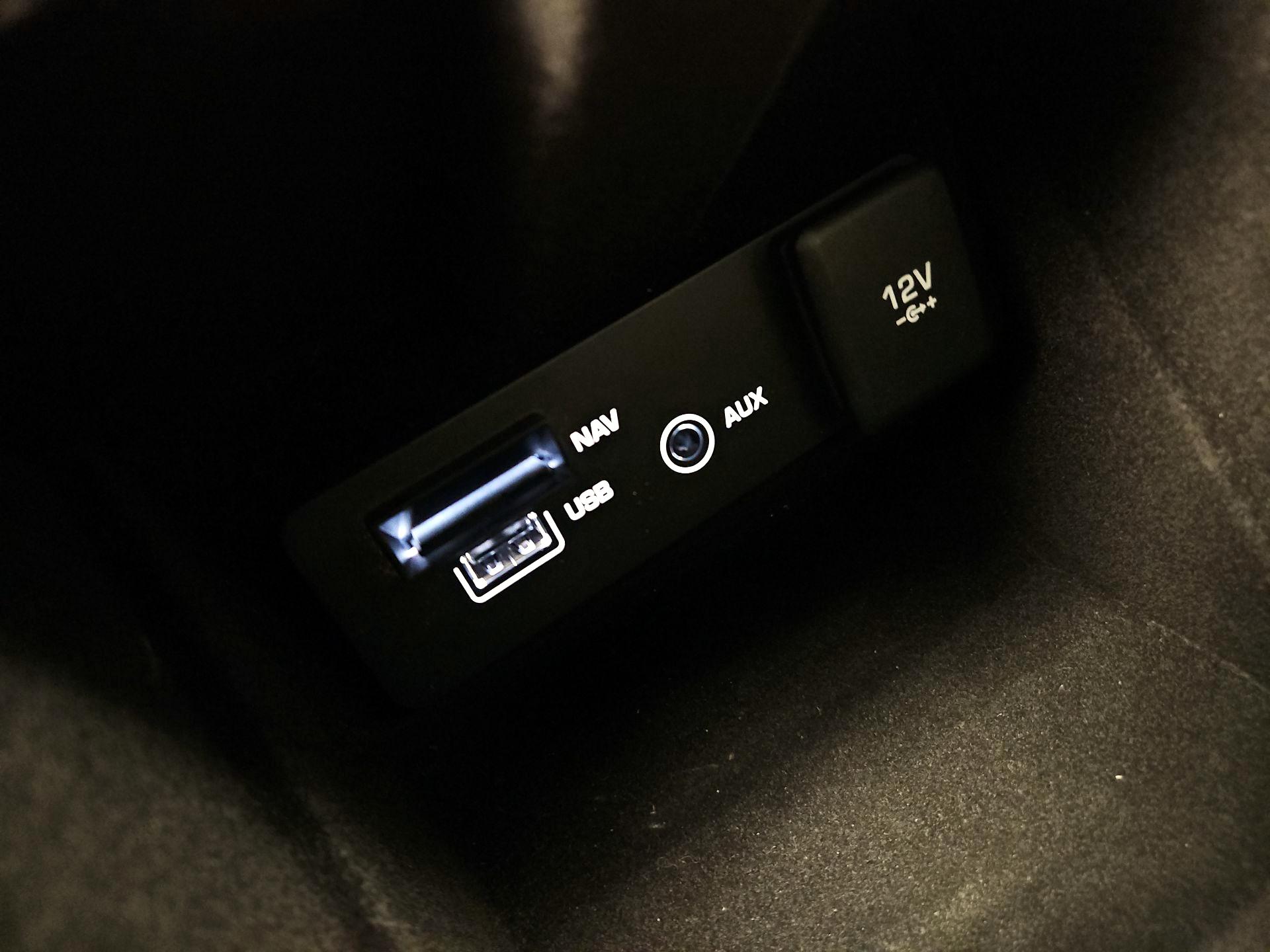 Thumbnail: 2019 Land Rover Discovery Sport - 18