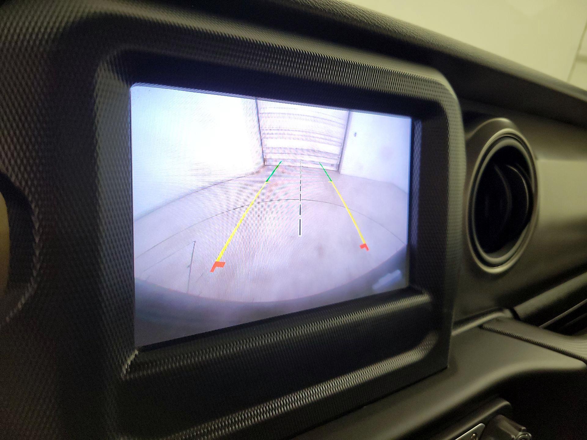 Thumbnail: 2022 Jeep Wrangler - 14