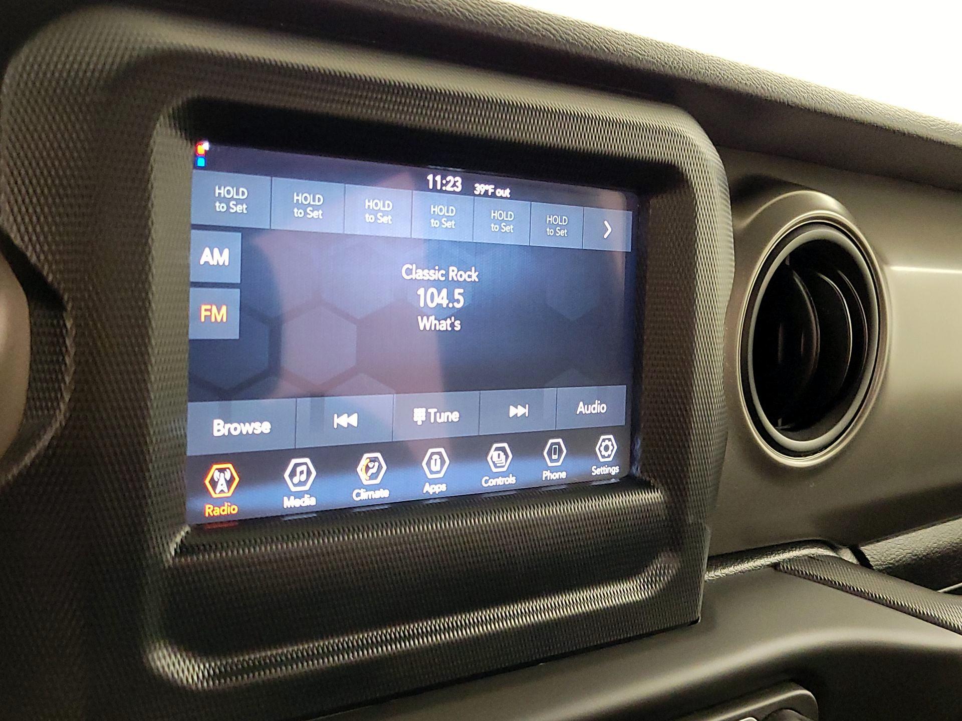 Thumbnail: 2022 Jeep Wrangler - 15