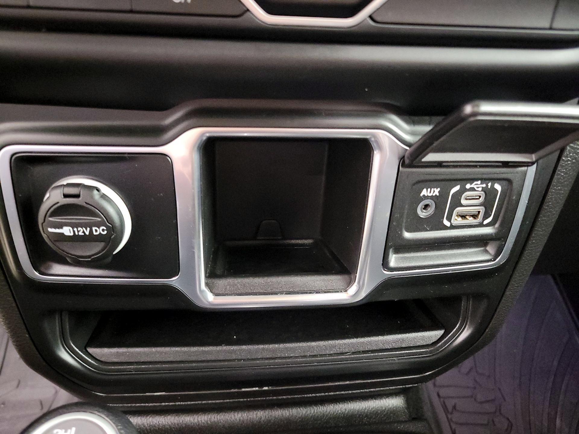 Thumbnail: 2022 Jeep Wrangler - 18