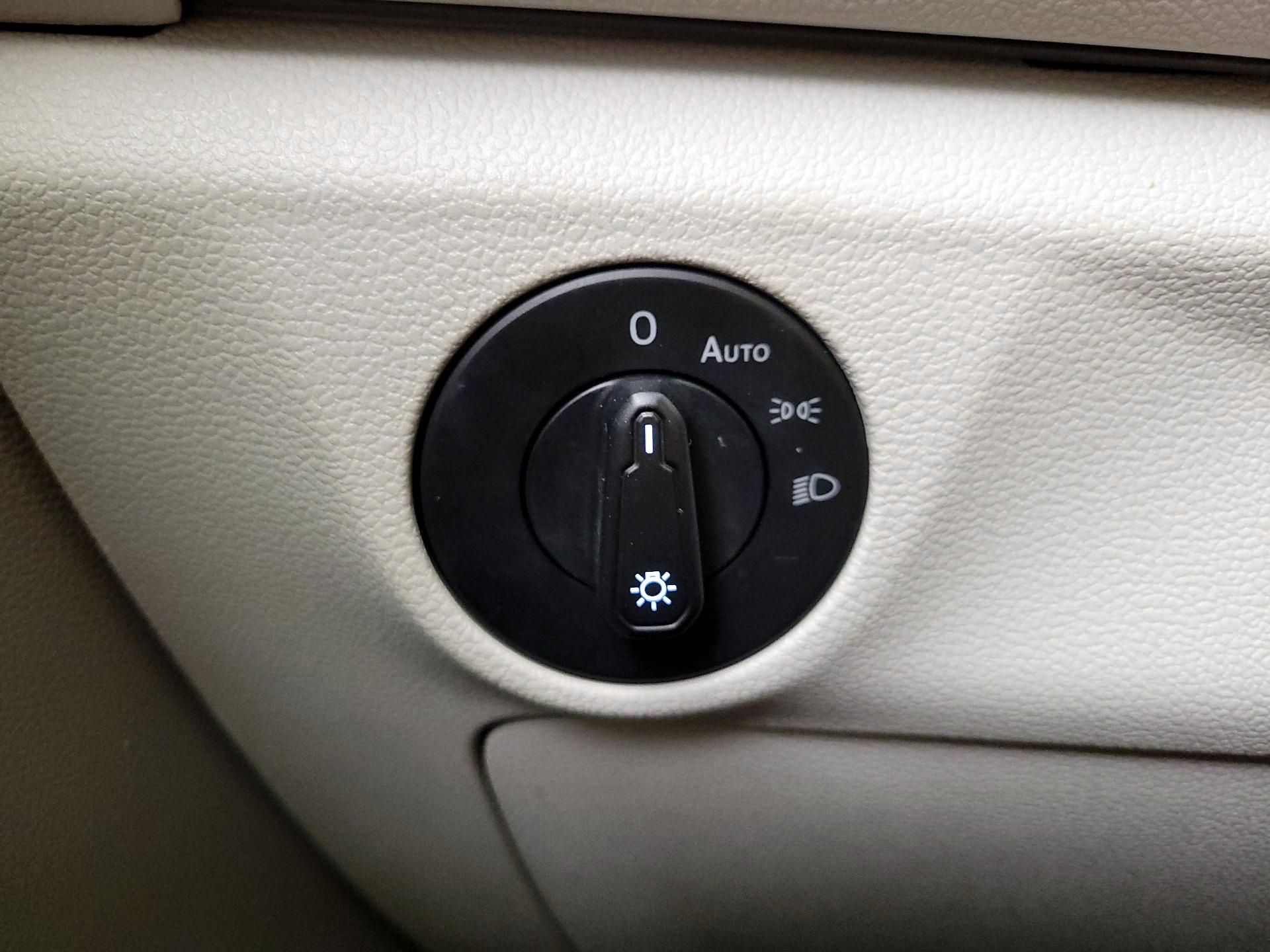 Thumbnail: 2019 Volkswagen Jetta - 13