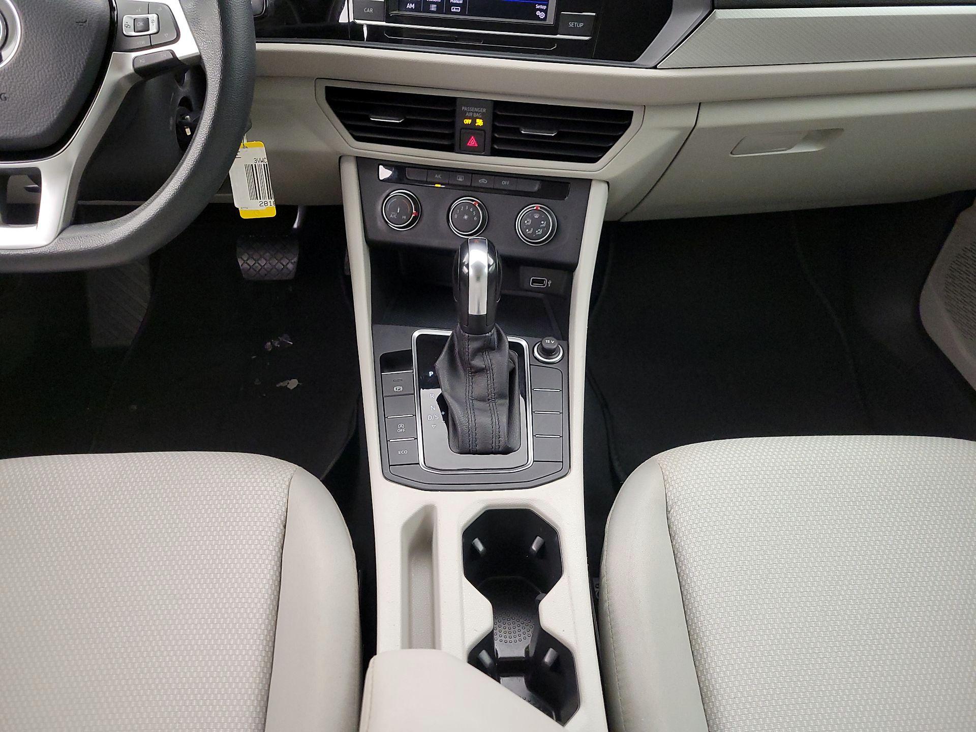 Thumbnail: 2019 Volkswagen Jetta - 17