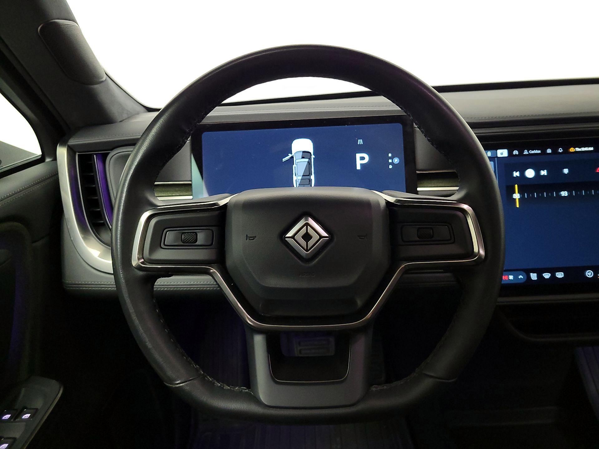 Thumbnail: 2025 Rivian R1S - 10