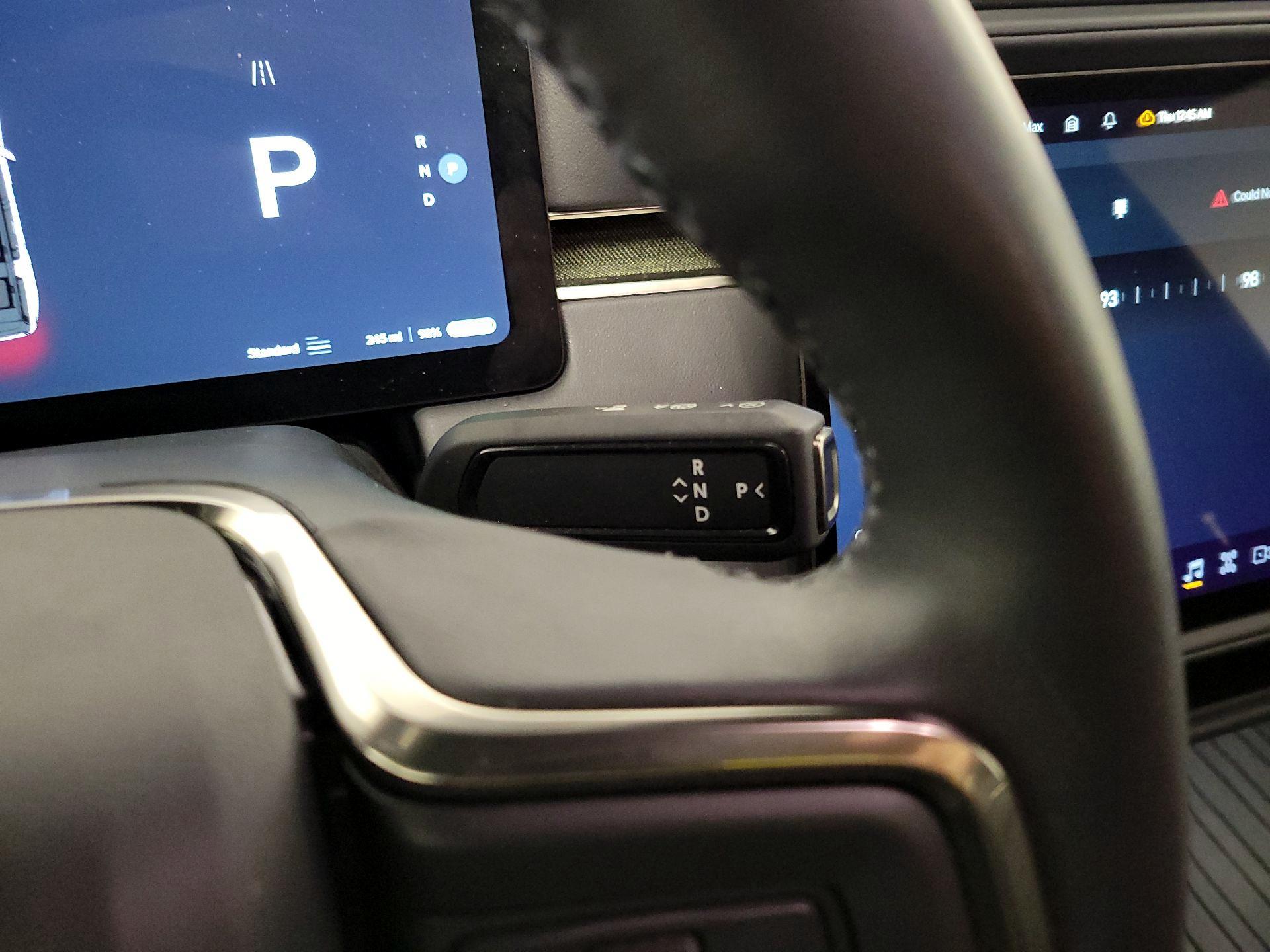 Thumbnail: 2025 Rivian R1S - 17