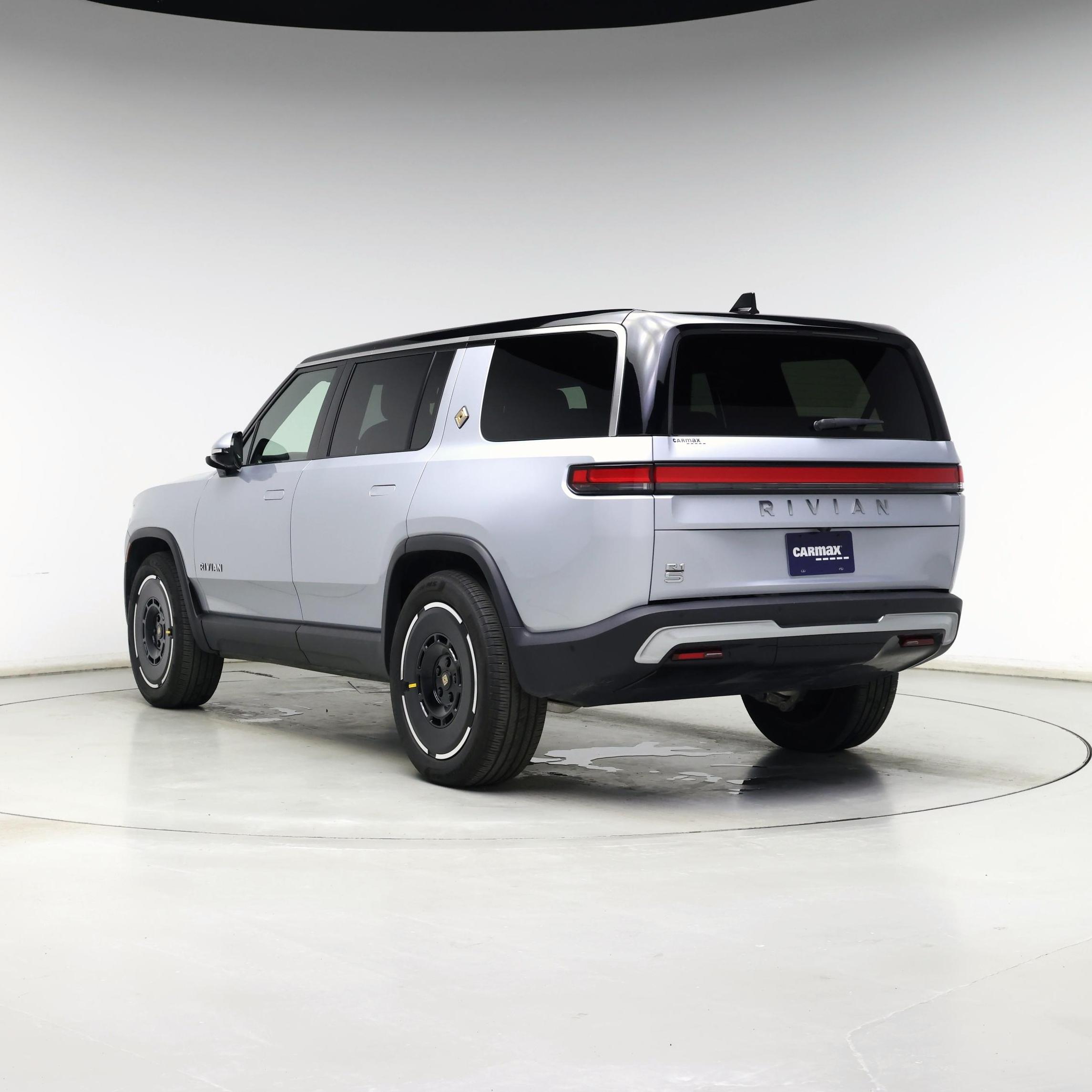 Thumbnail: 2025 Rivian R1S - 2