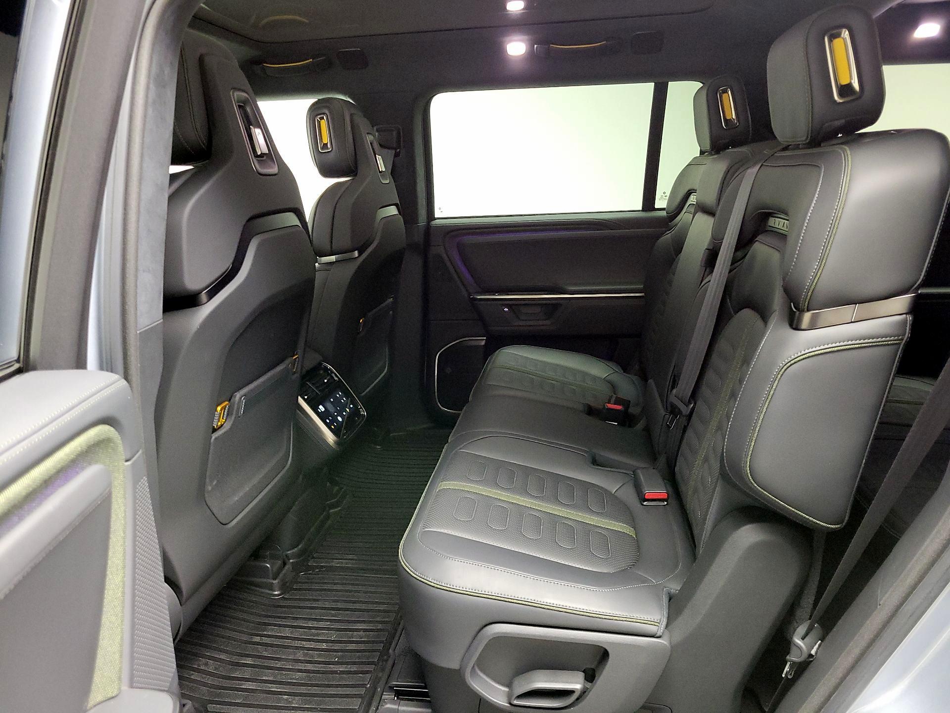 Thumbnail: 2025 Rivian R1S - 20