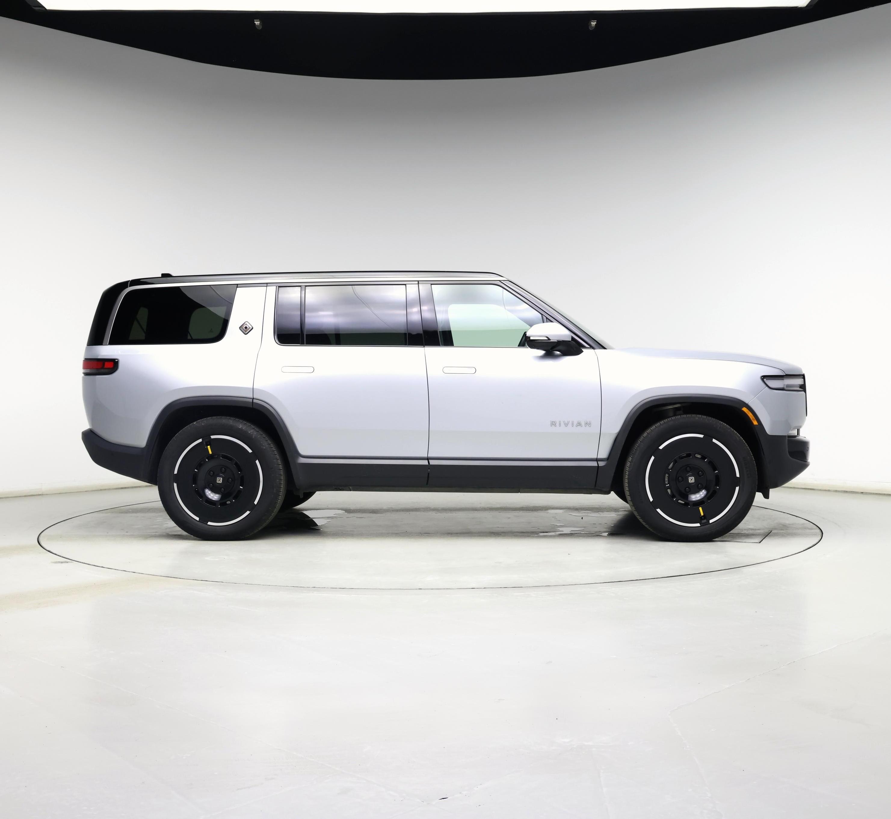 Thumbnail: 2025 Rivian R1S - 7