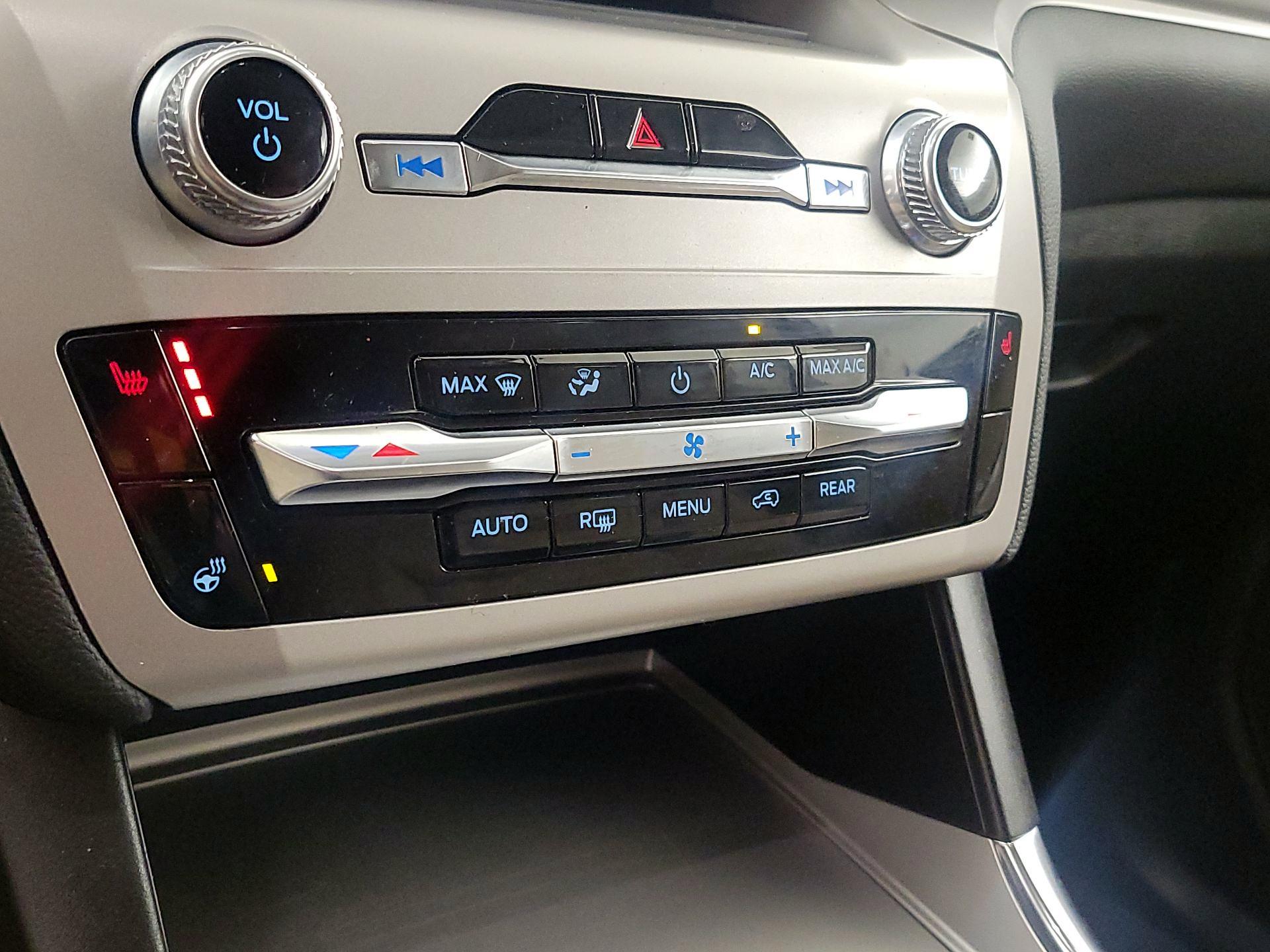 Thumbnail: 2022 Ford Explorer - 16