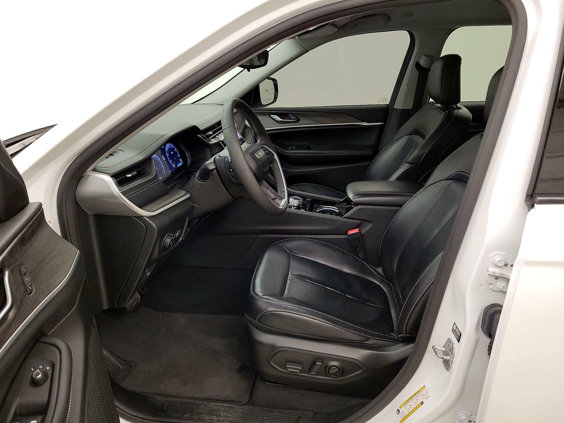 Thumbnail: 2023 Jeep Grand Cherokee - 11