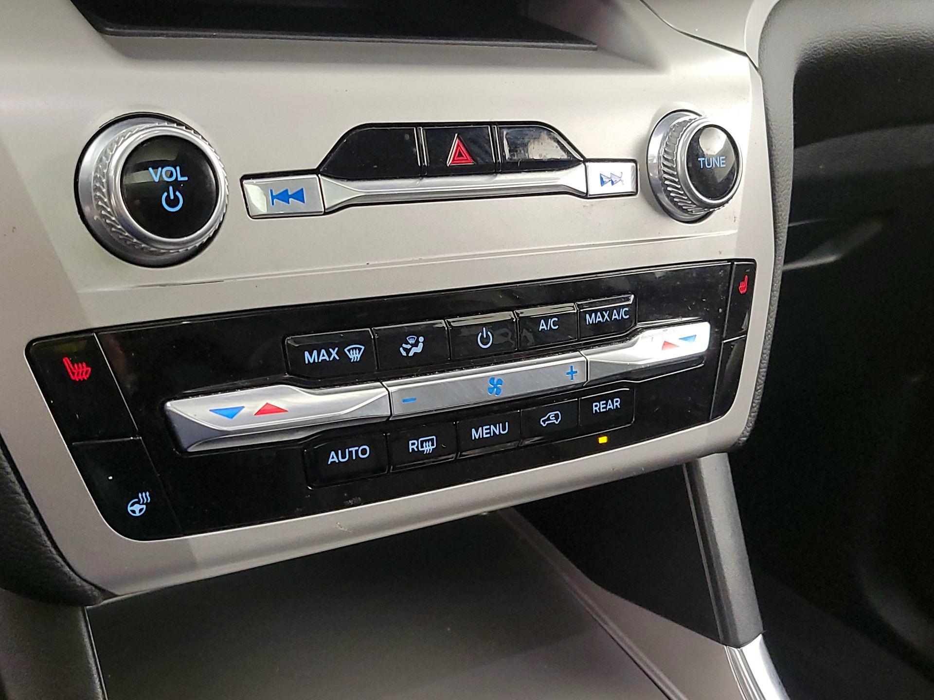 Thumbnail: 2022 Ford Explorer - 17