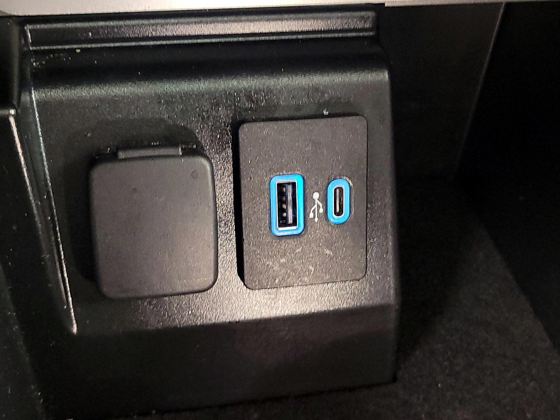 Thumbnail: 2022 Ford Explorer - 19