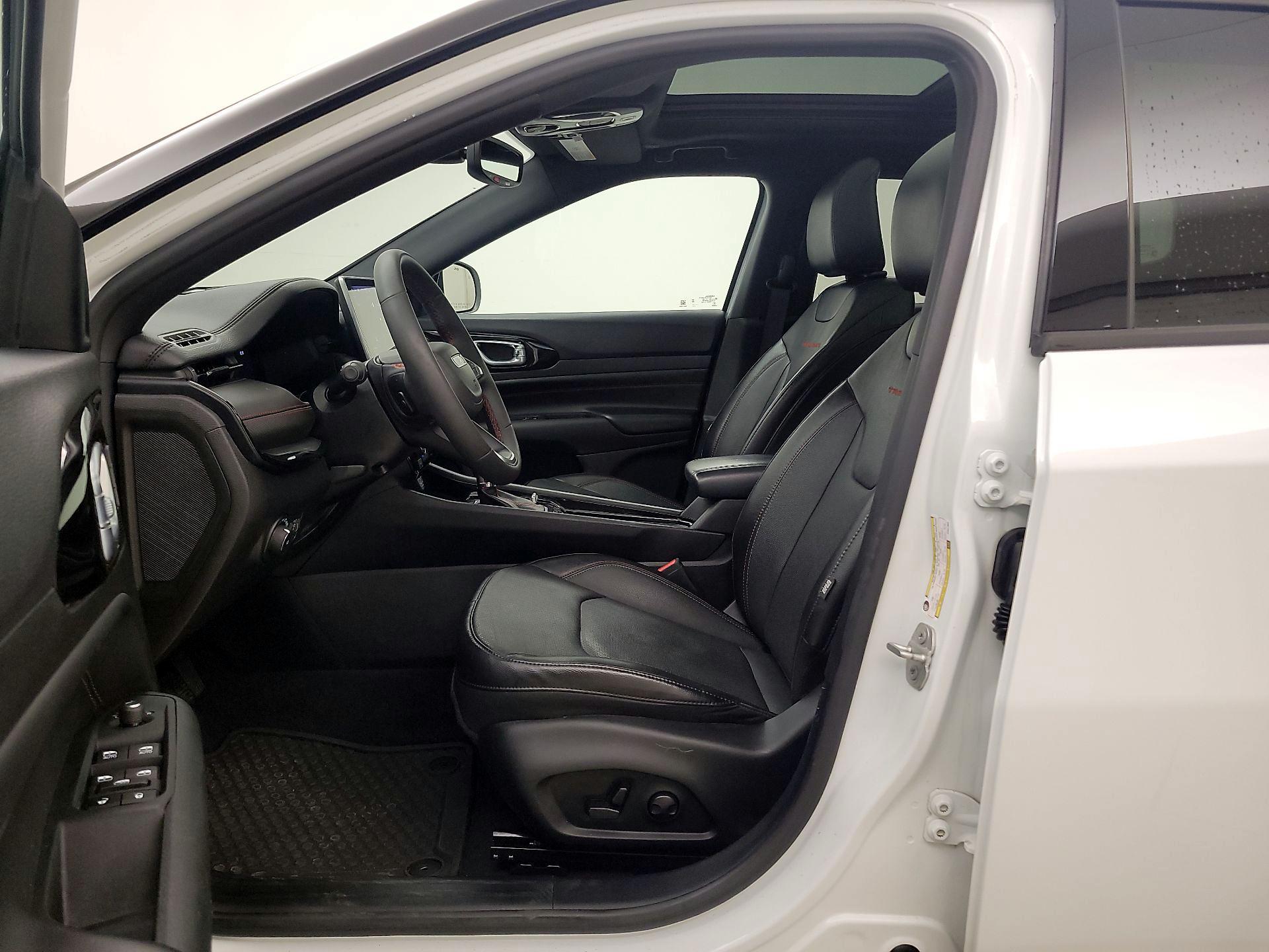 Thumbnail: 2023 Jeep Compass - 11