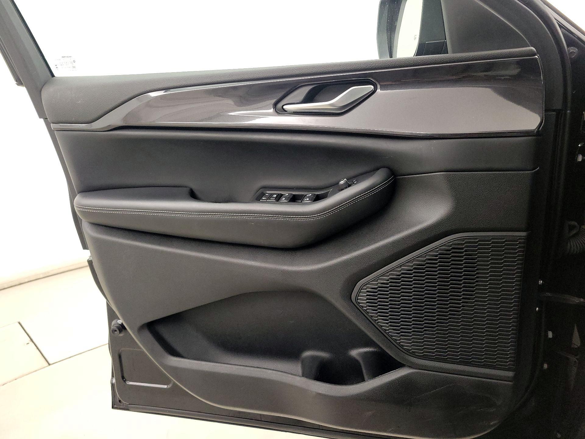 Thumbnail: 2023 Jeep Grand Cherokee - 12