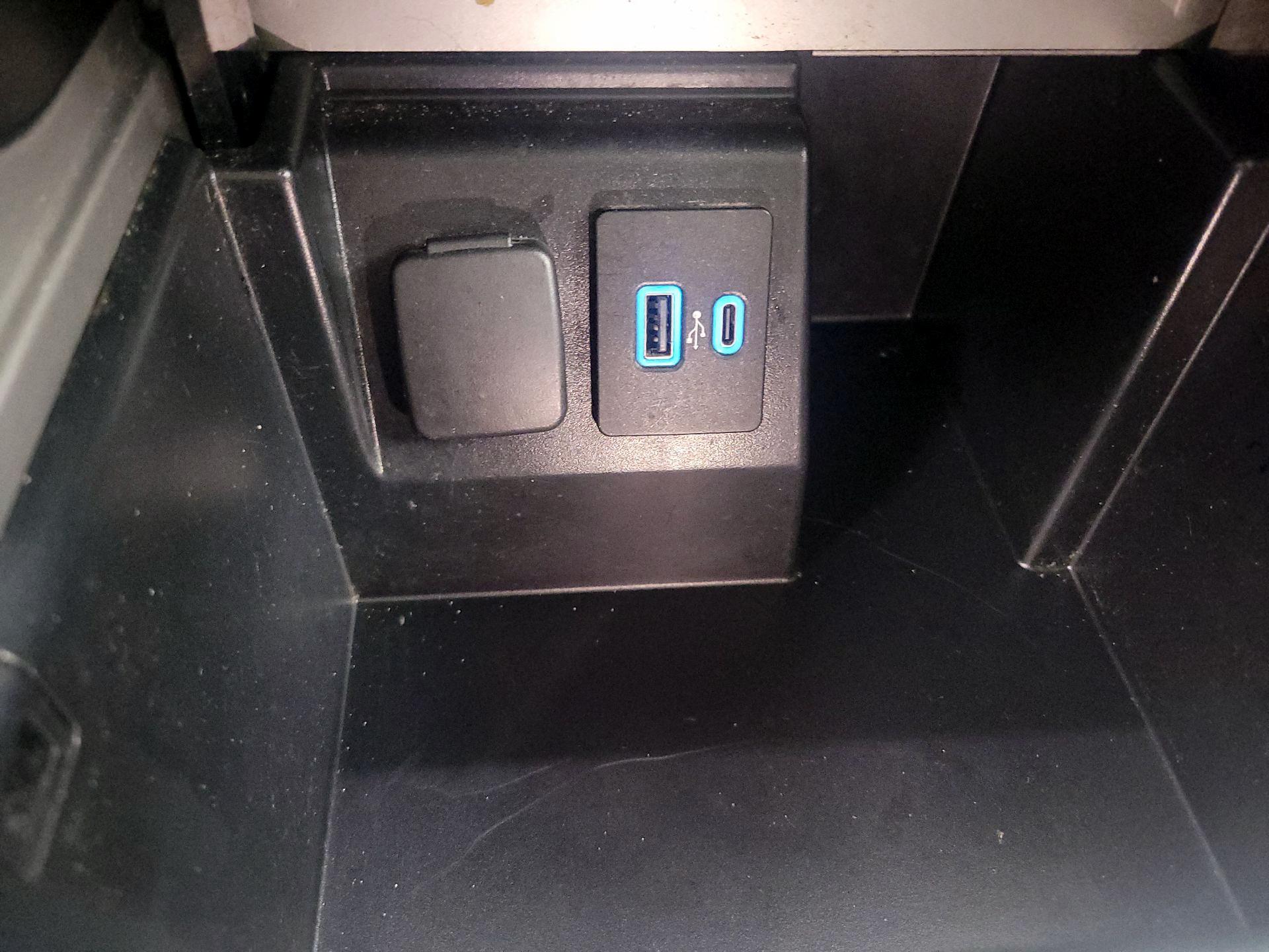 Thumbnail: 2022 Ford Explorer - 19