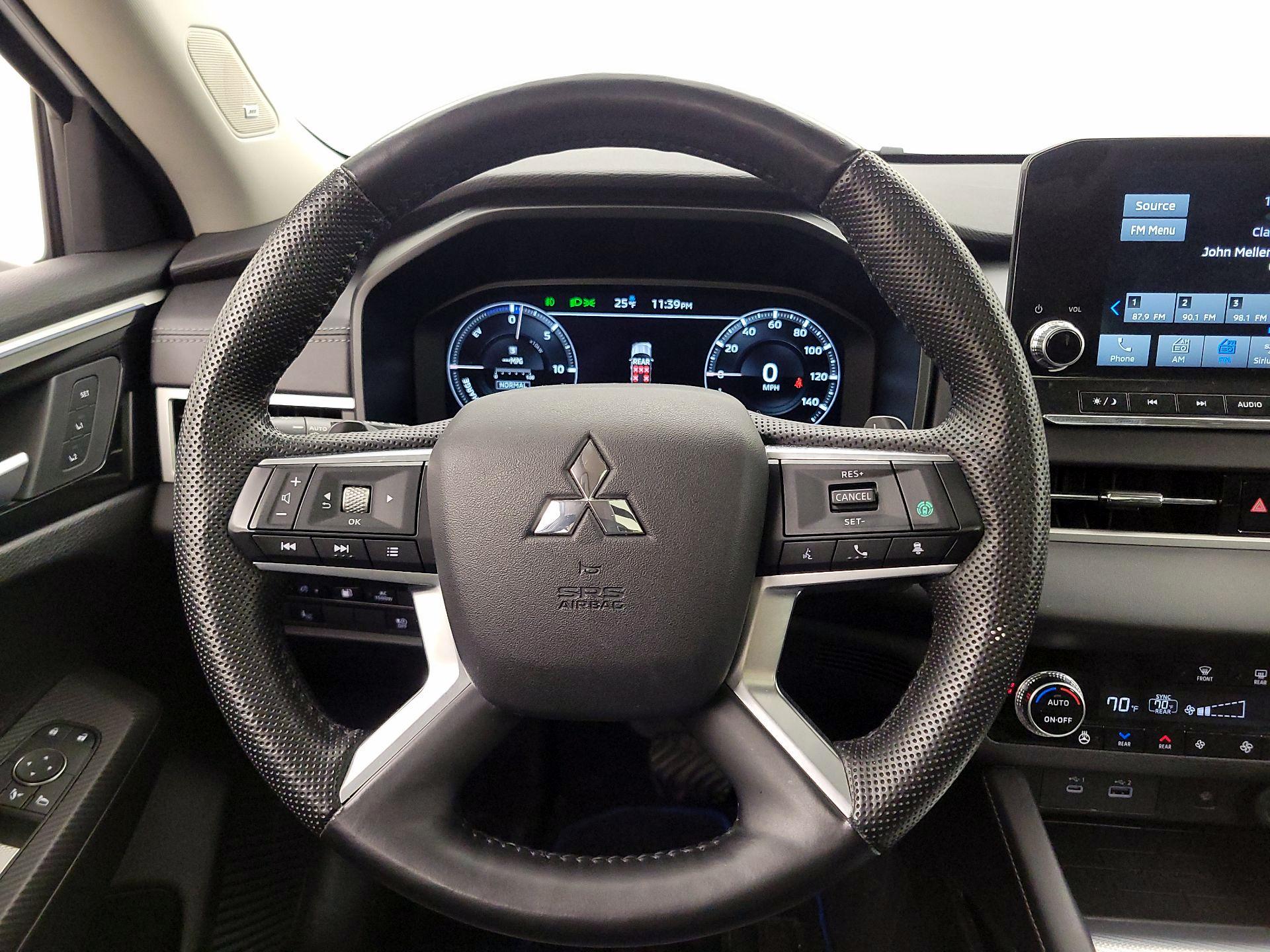 Thumbnail: 2023 Mitsubishi Outlander - 10