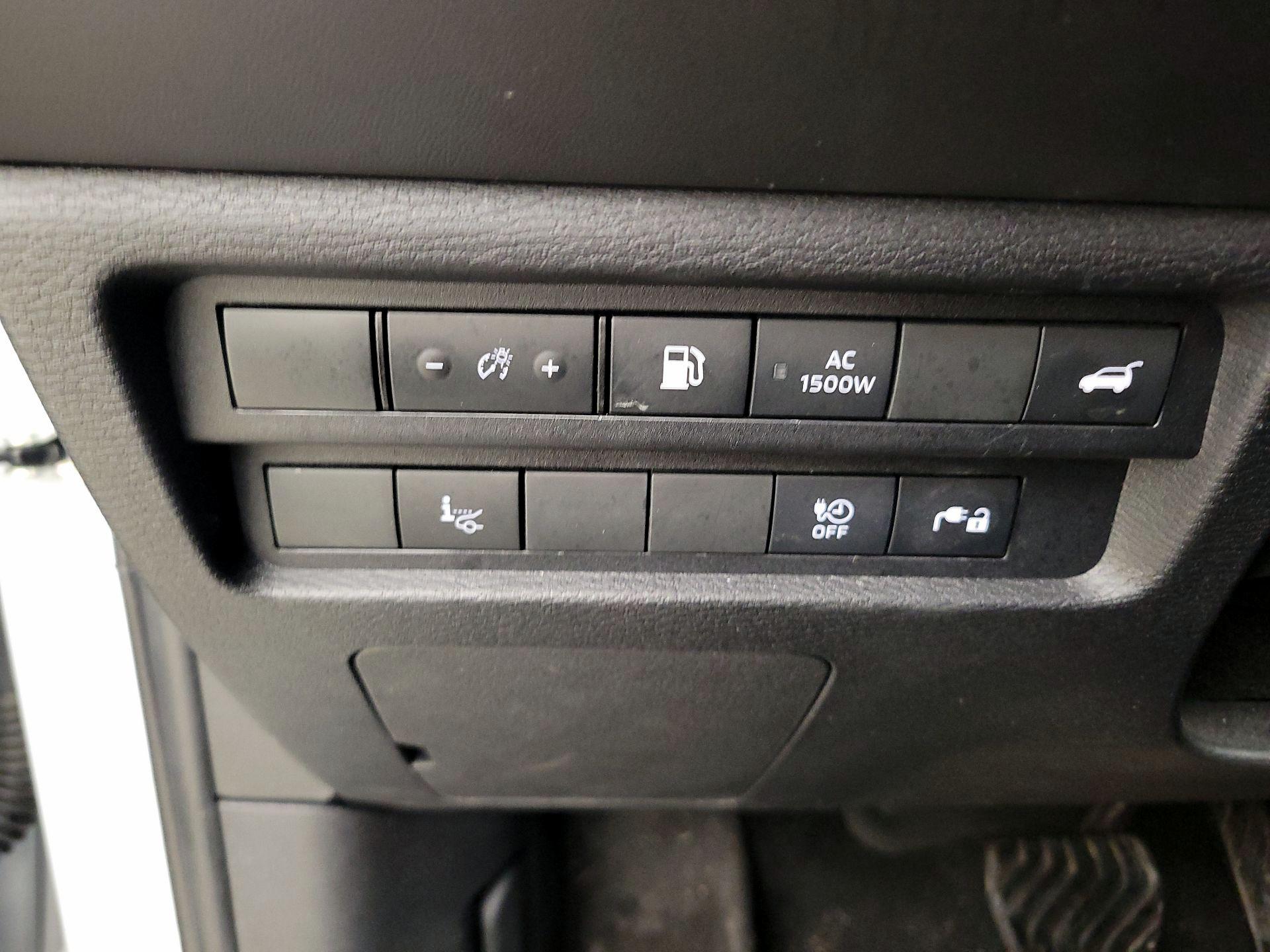 Thumbnail: 2023 Mitsubishi Outlander - 13