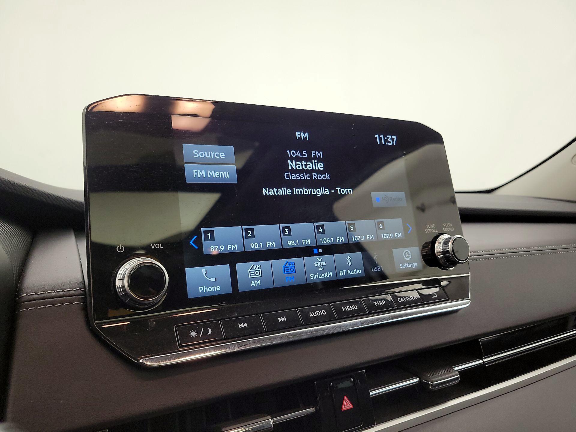 Thumbnail: 2023 Mitsubishi Outlander - 16