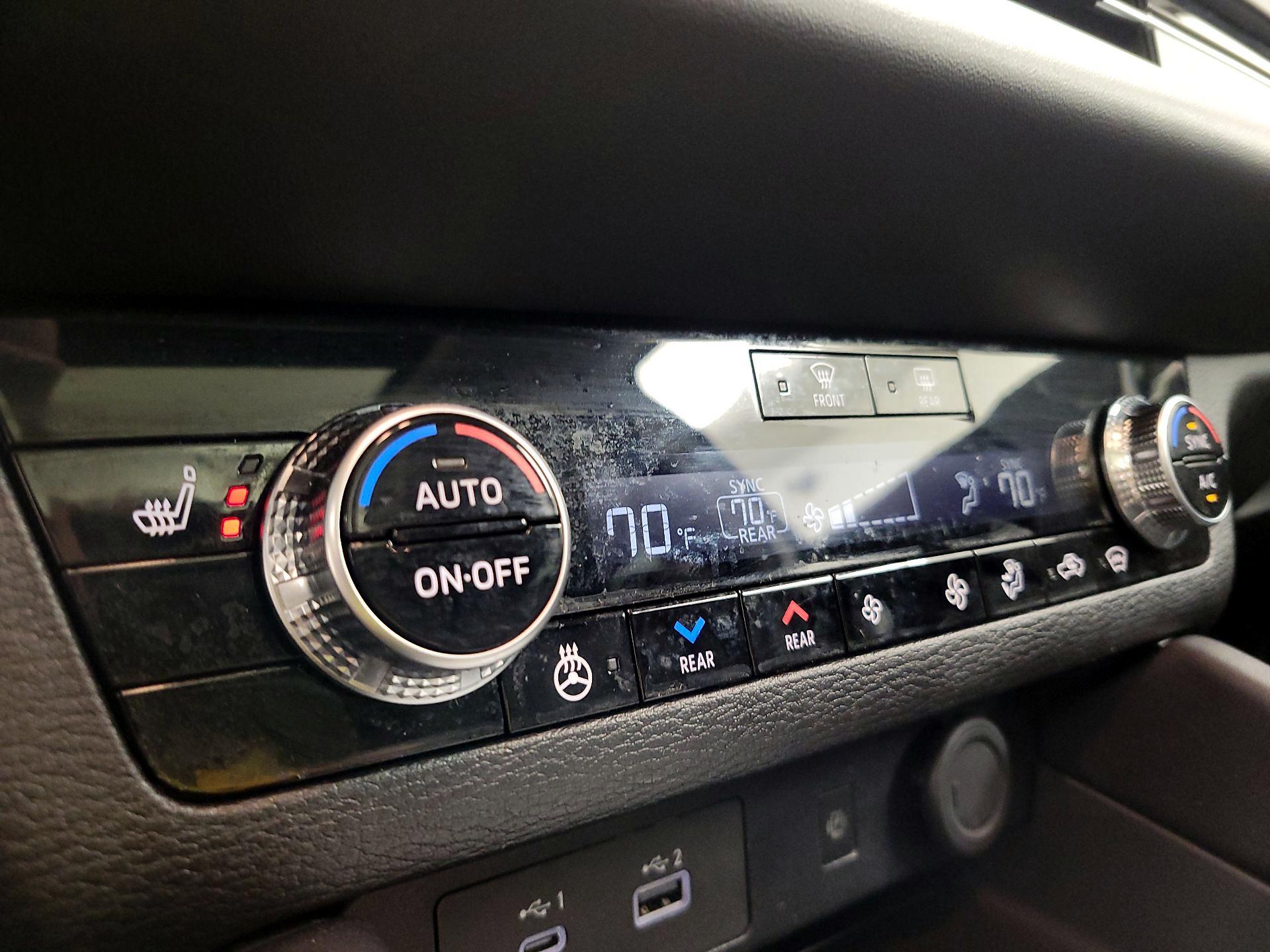 Thumbnail: 2023 Mitsubishi Outlander - 17