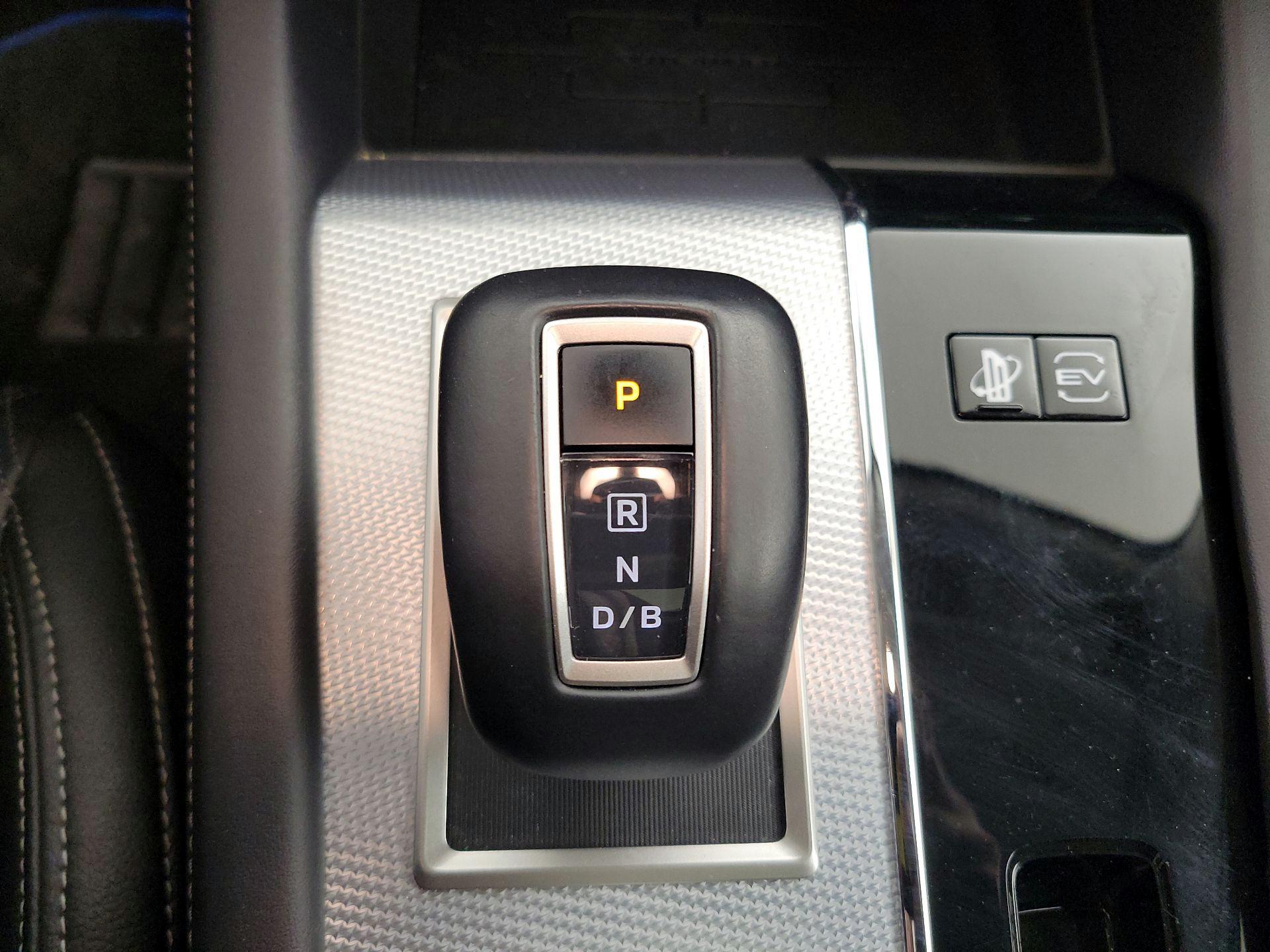 Thumbnail: 2023 Mitsubishi Outlander - 18