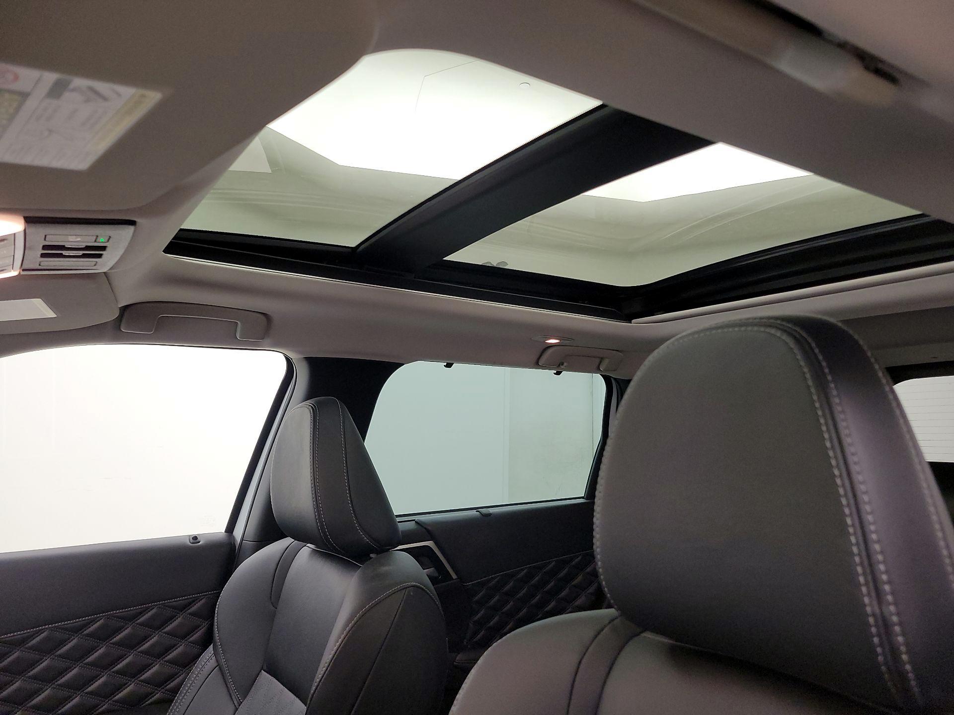 Thumbnail: 2023 Mitsubishi Outlander - 20