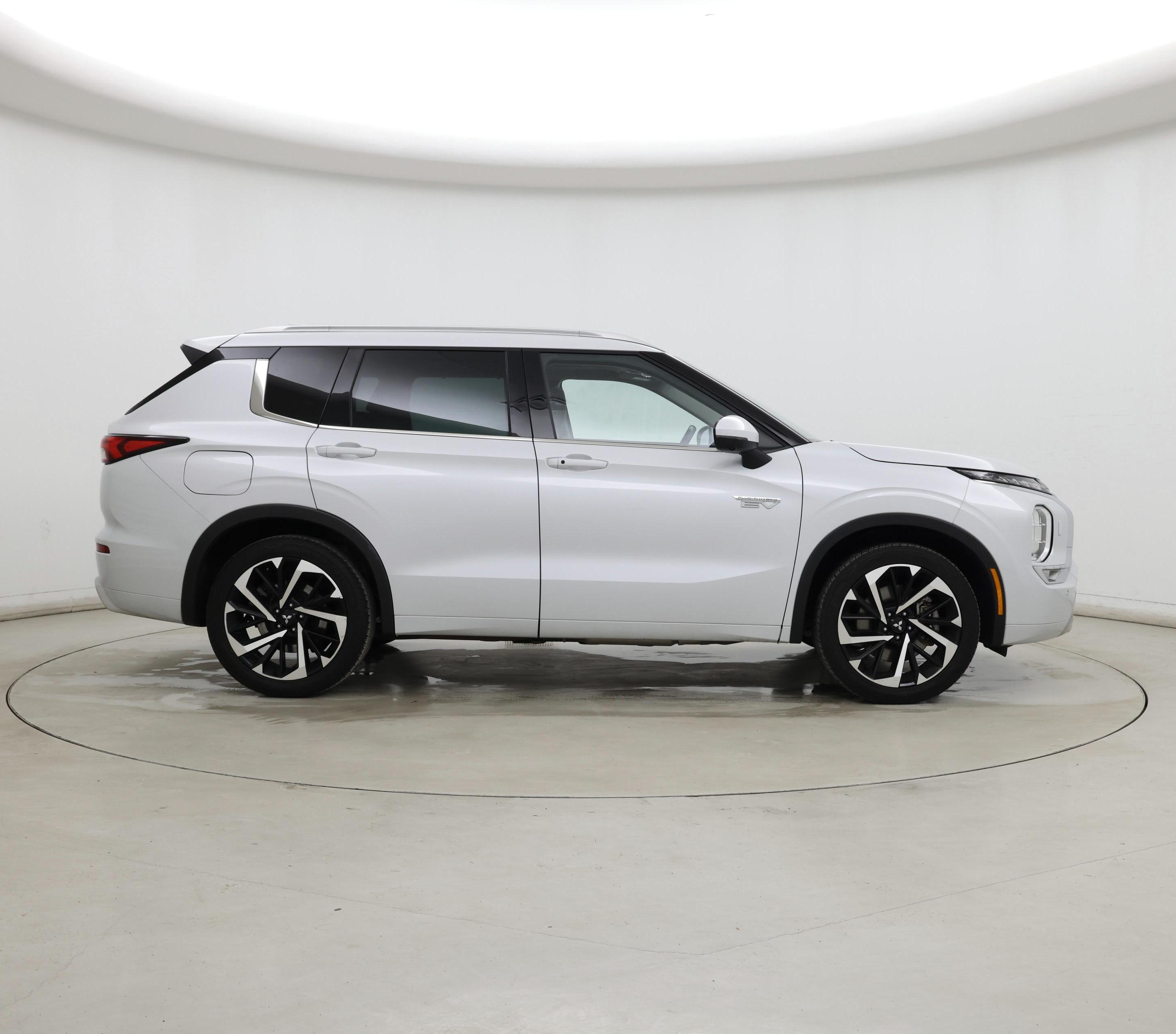 Thumbnail: 2023 Mitsubishi Outlander - 7