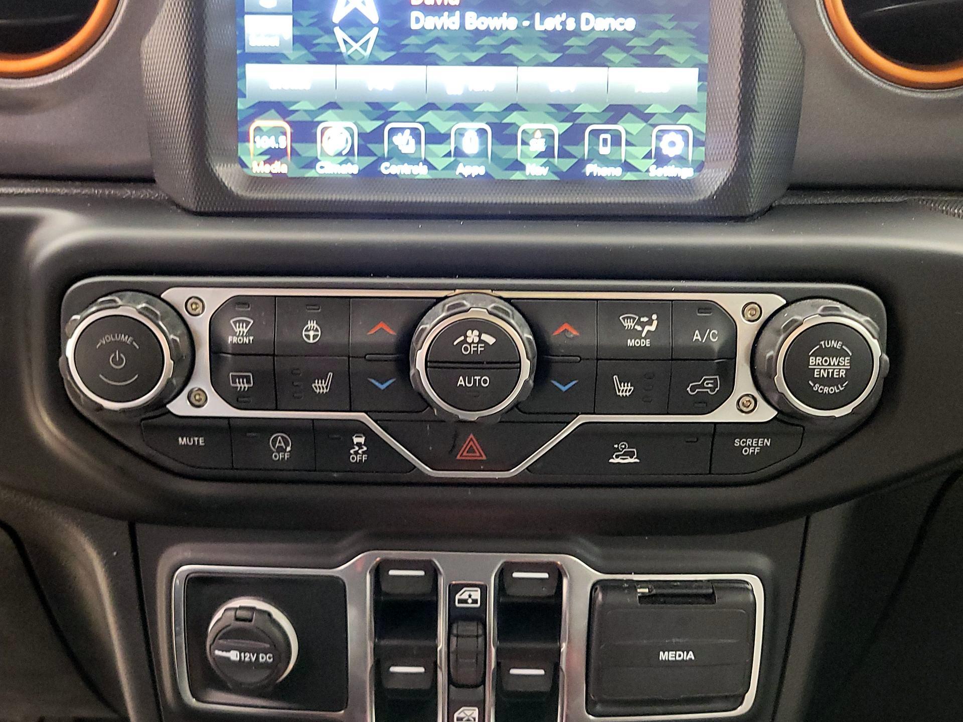 Thumbnail: 2023 Jeep Gladiator - 17