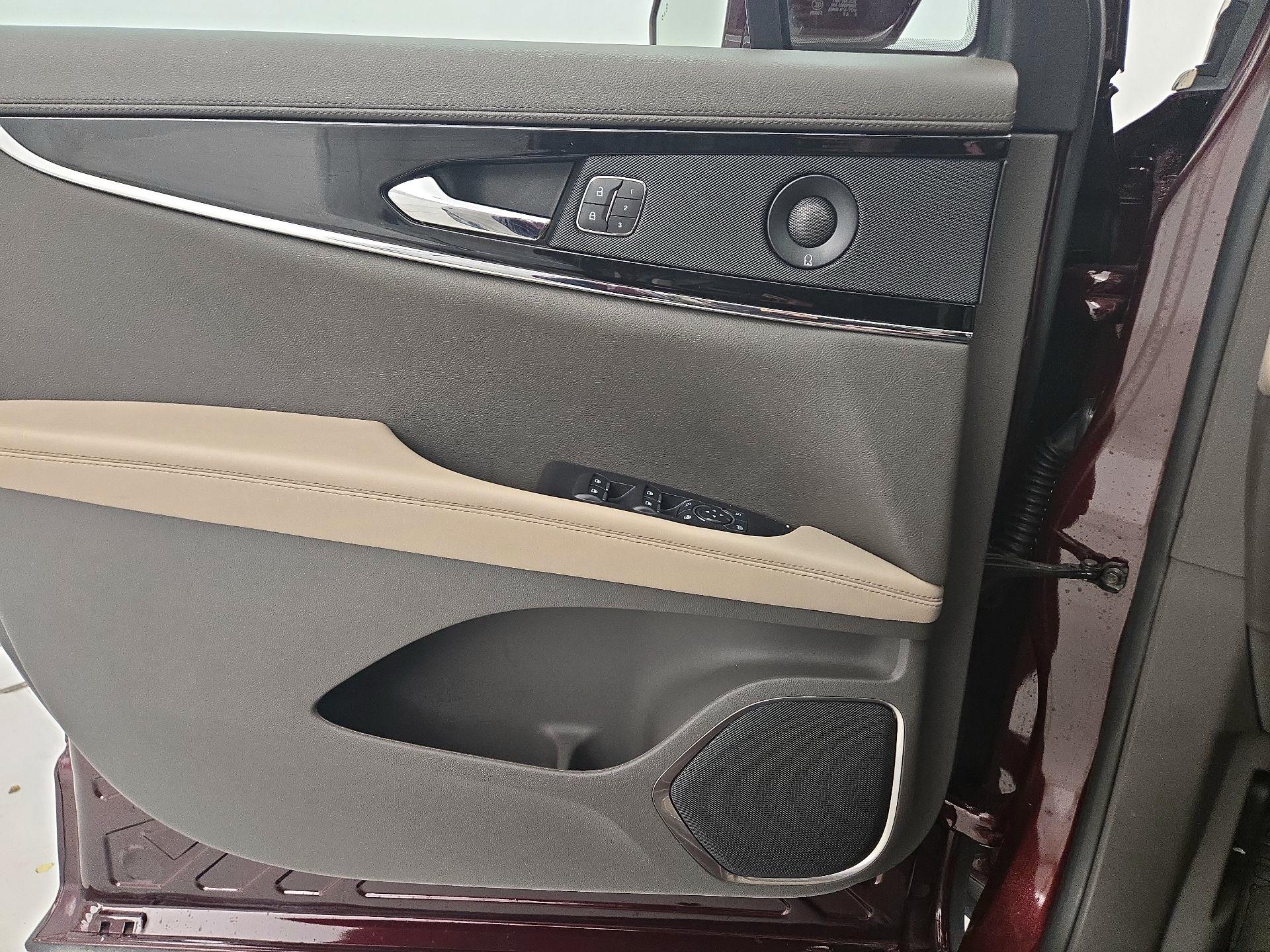 Thumbnail: 2023 Lincoln Nautilus - 12