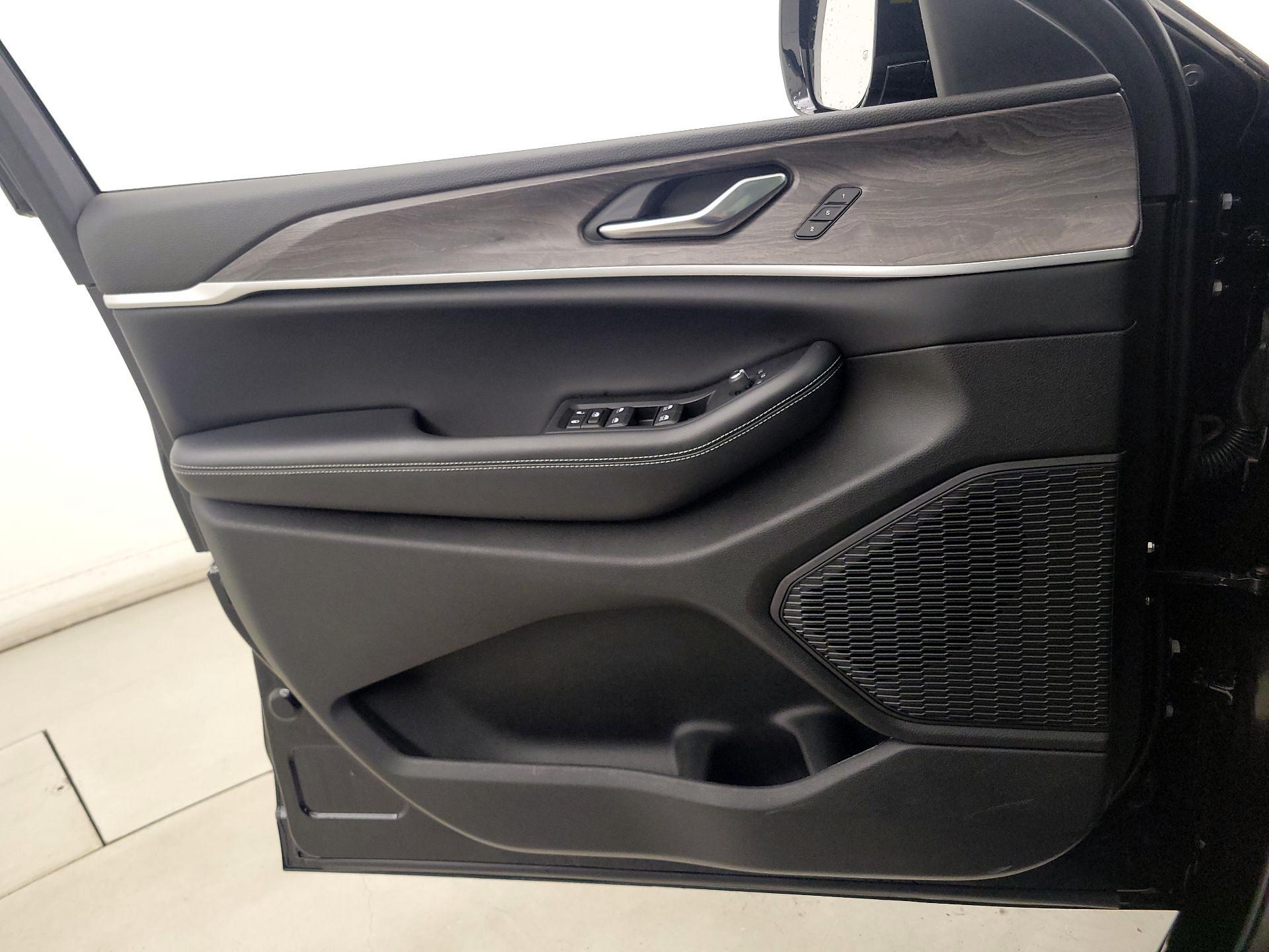 Thumbnail: 2023 Jeep Grand Cherokee - 12