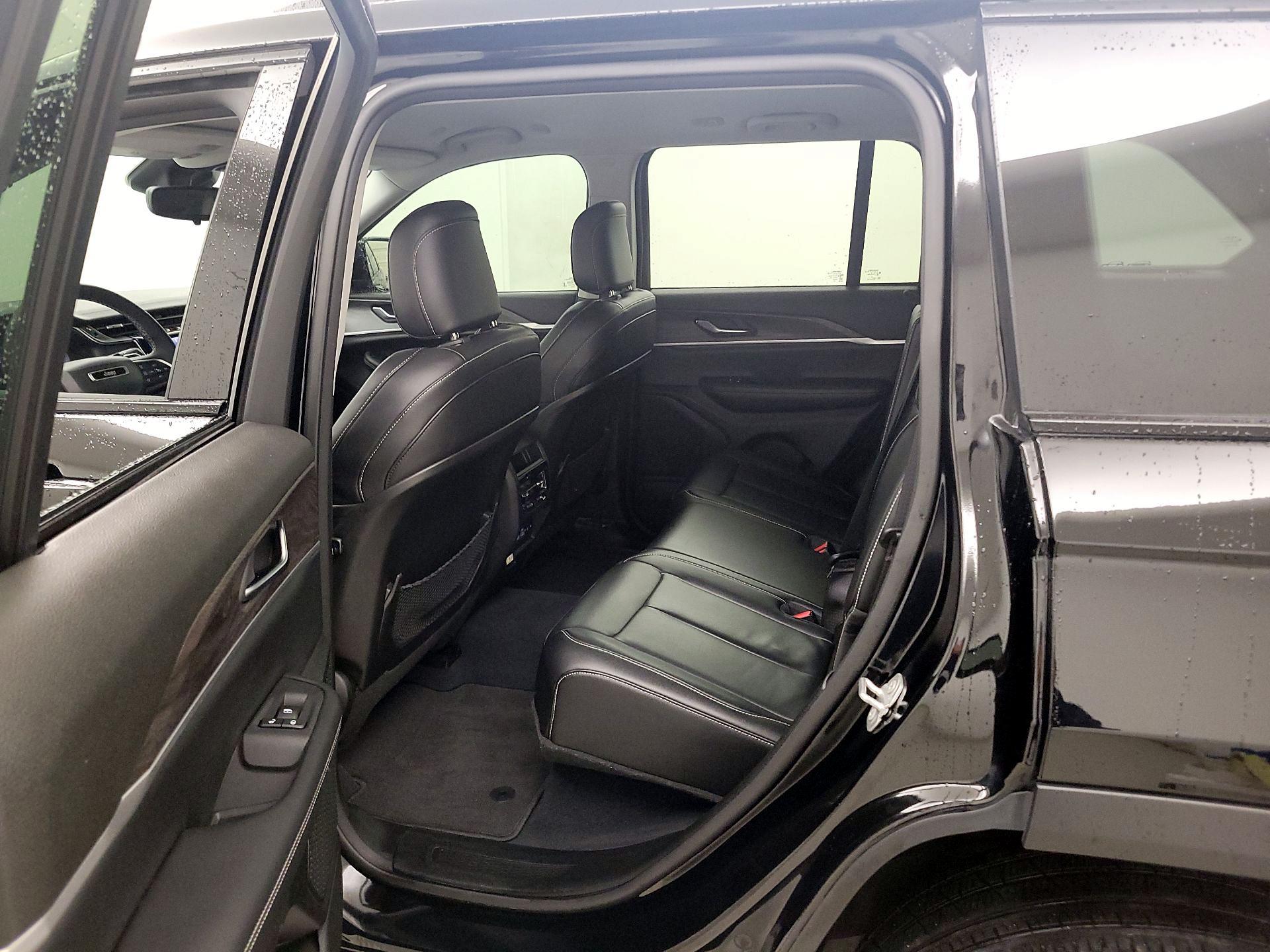 Thumbnail: 2023 Jeep Grand Cherokee - 20